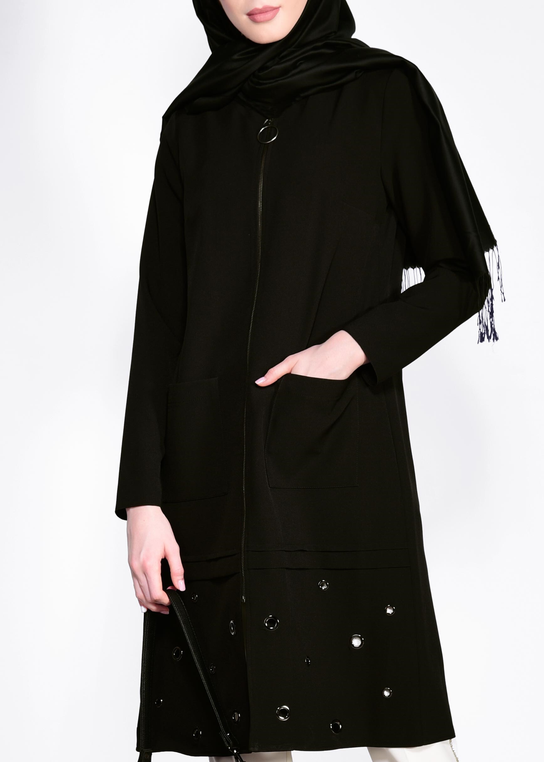 Tesettür giyim SİYAH ETEK UCU KUŞGÖZÜ DETAYLI FERMUARLI CEKET 4181