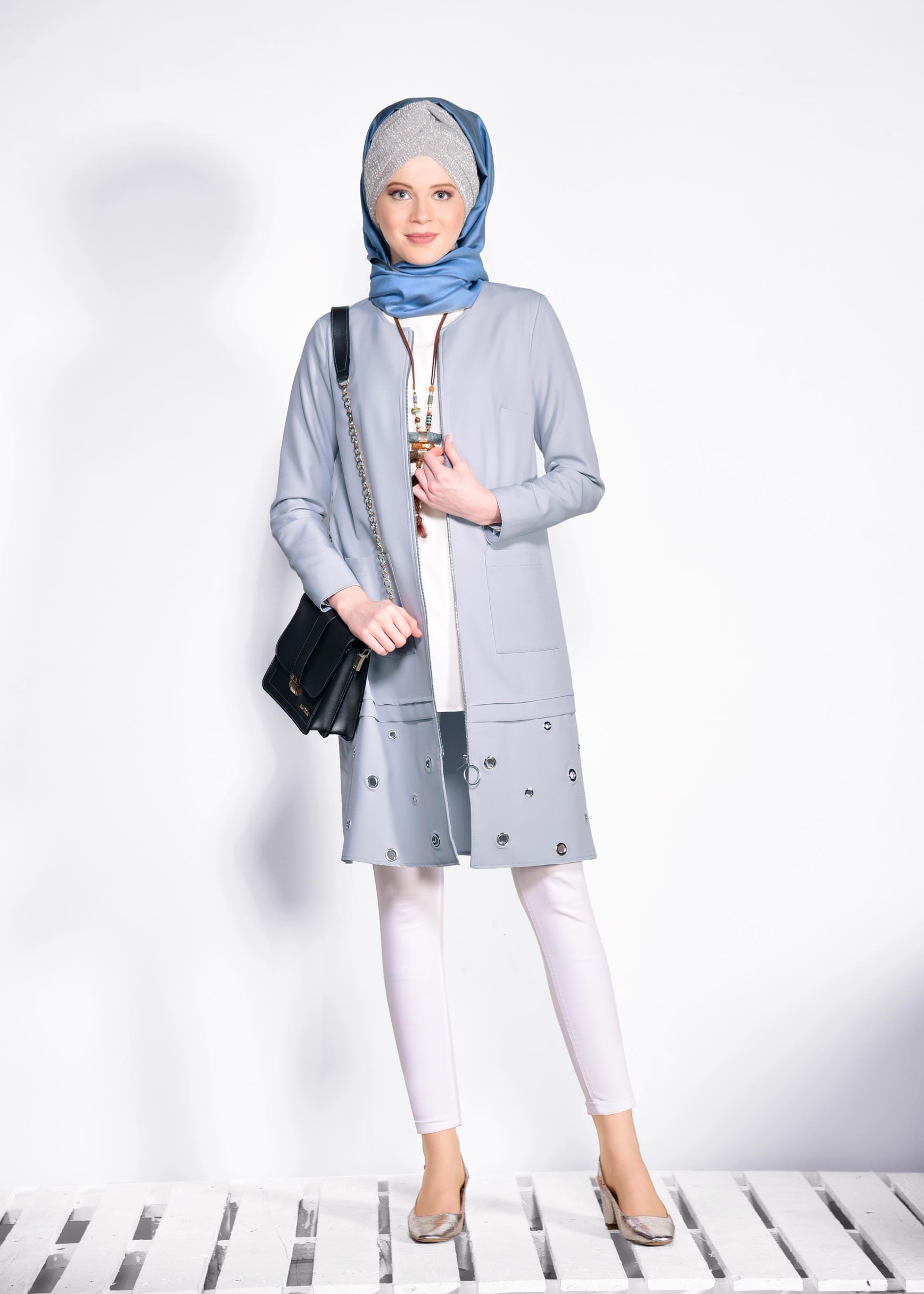 Tesettür giyim GÜMÜŞ ETEK UCU KUŞGÖZÜ DETAYLI FERMUARLI CEKET 4181