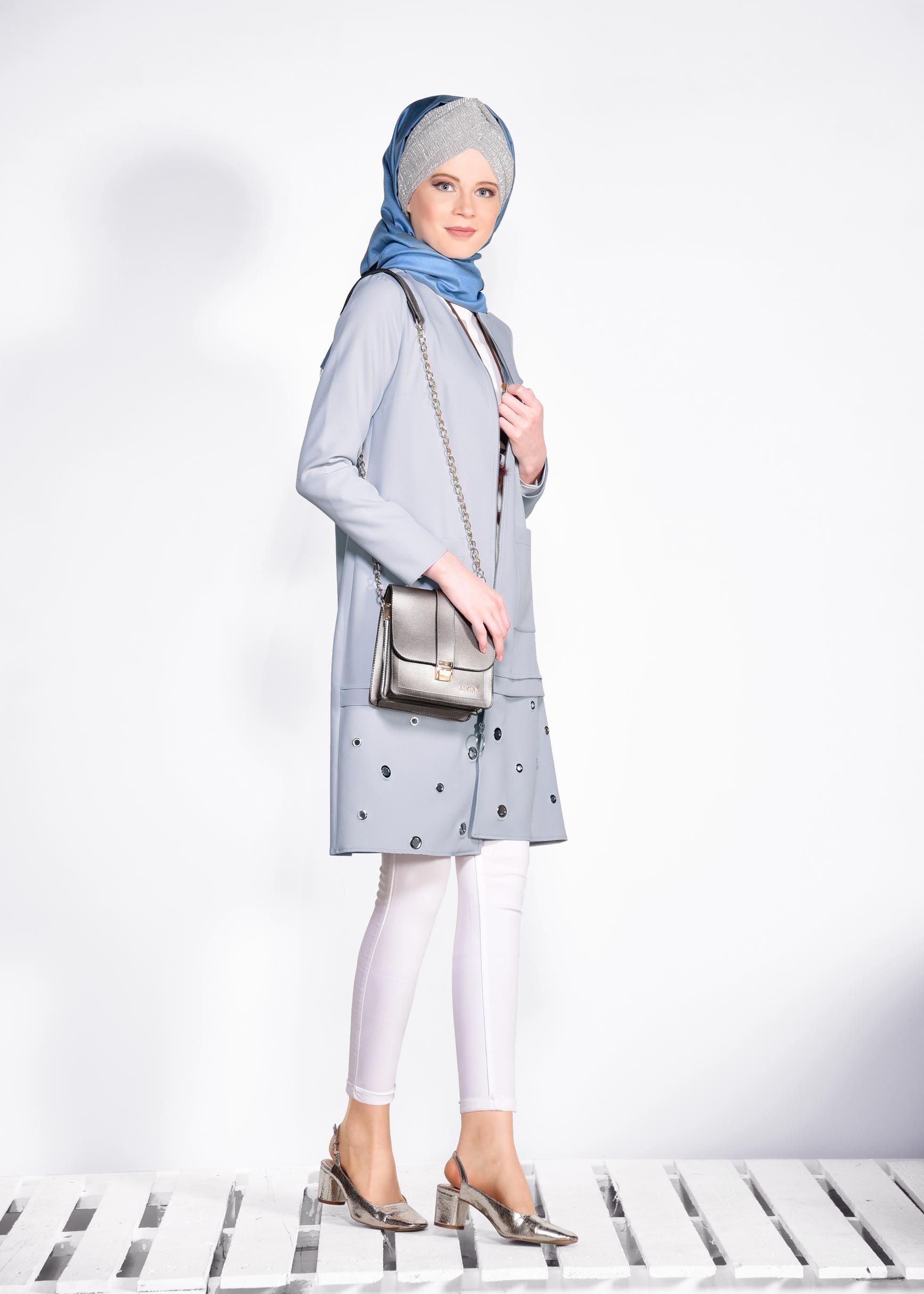 Tesettür giyim GÜMÜŞ ETEK UCU KUŞGÖZÜ DETAYLI FERMUARLI CEKET 4181