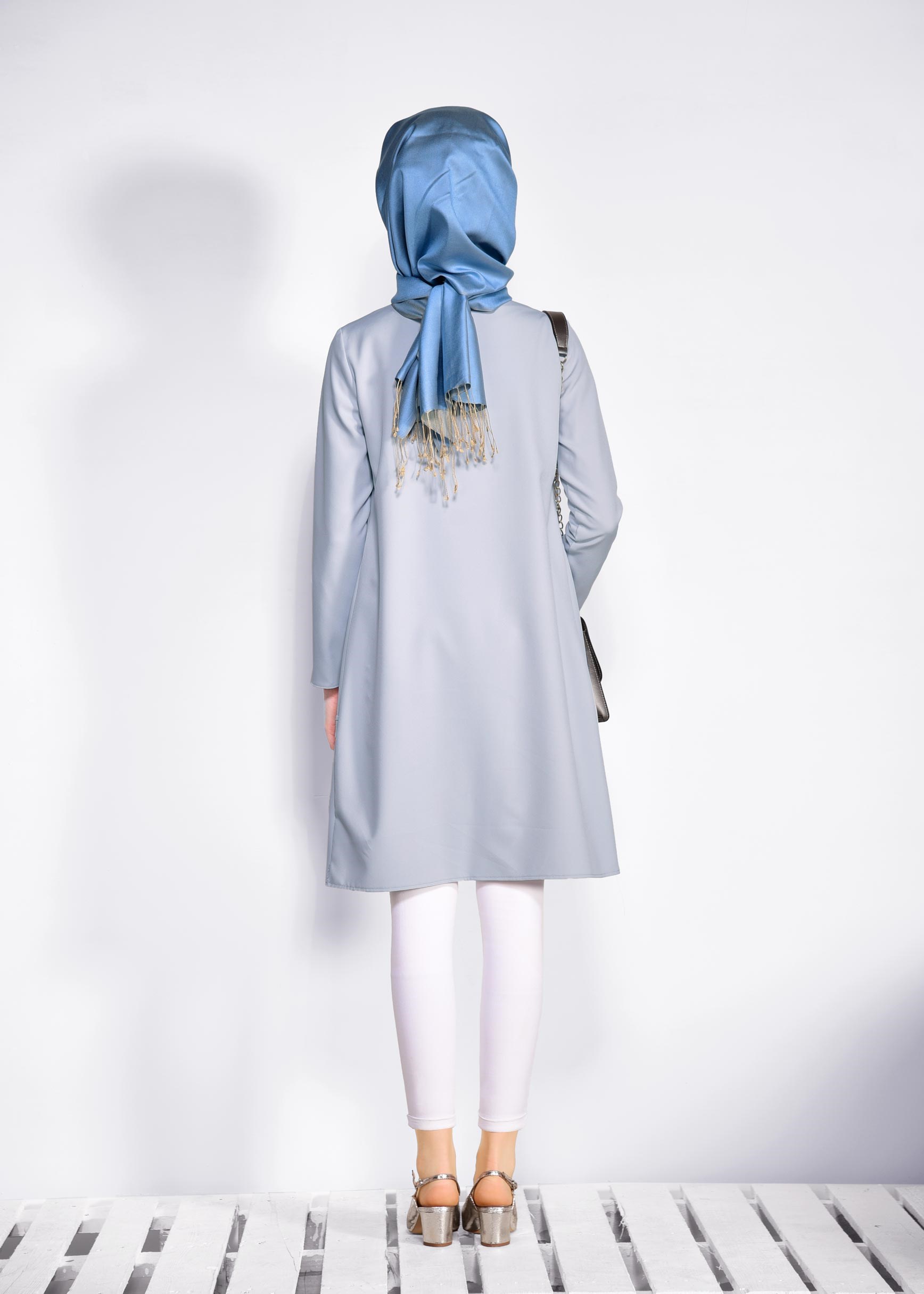 Tesettür giyim GÜMÜŞ ETEK UCU KUŞGÖZÜ DETAYLI FERMUARLI CEKET 4181