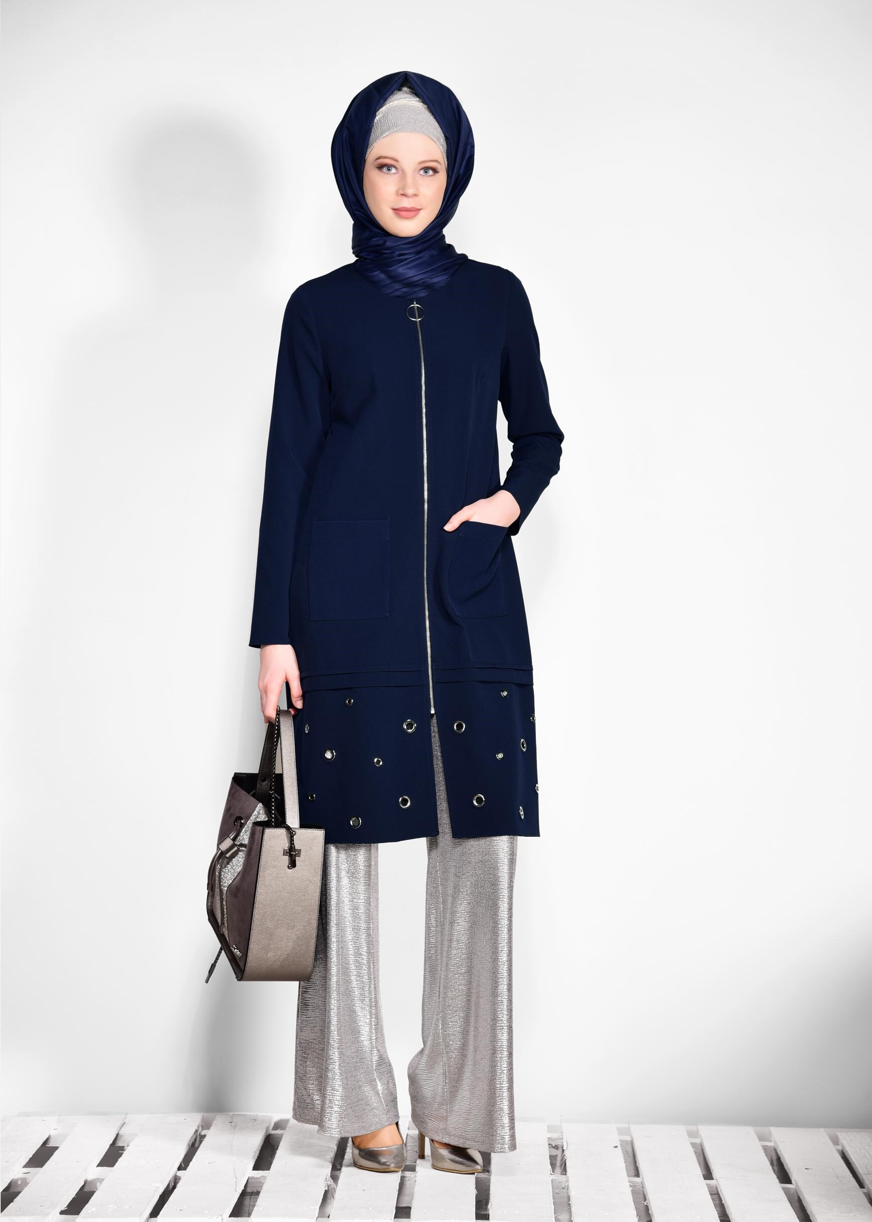 Tesettür giyim LACİVERT ETEK UCU KUŞGÖZÜ DETAYLI FERMUARLI CEKET 4181