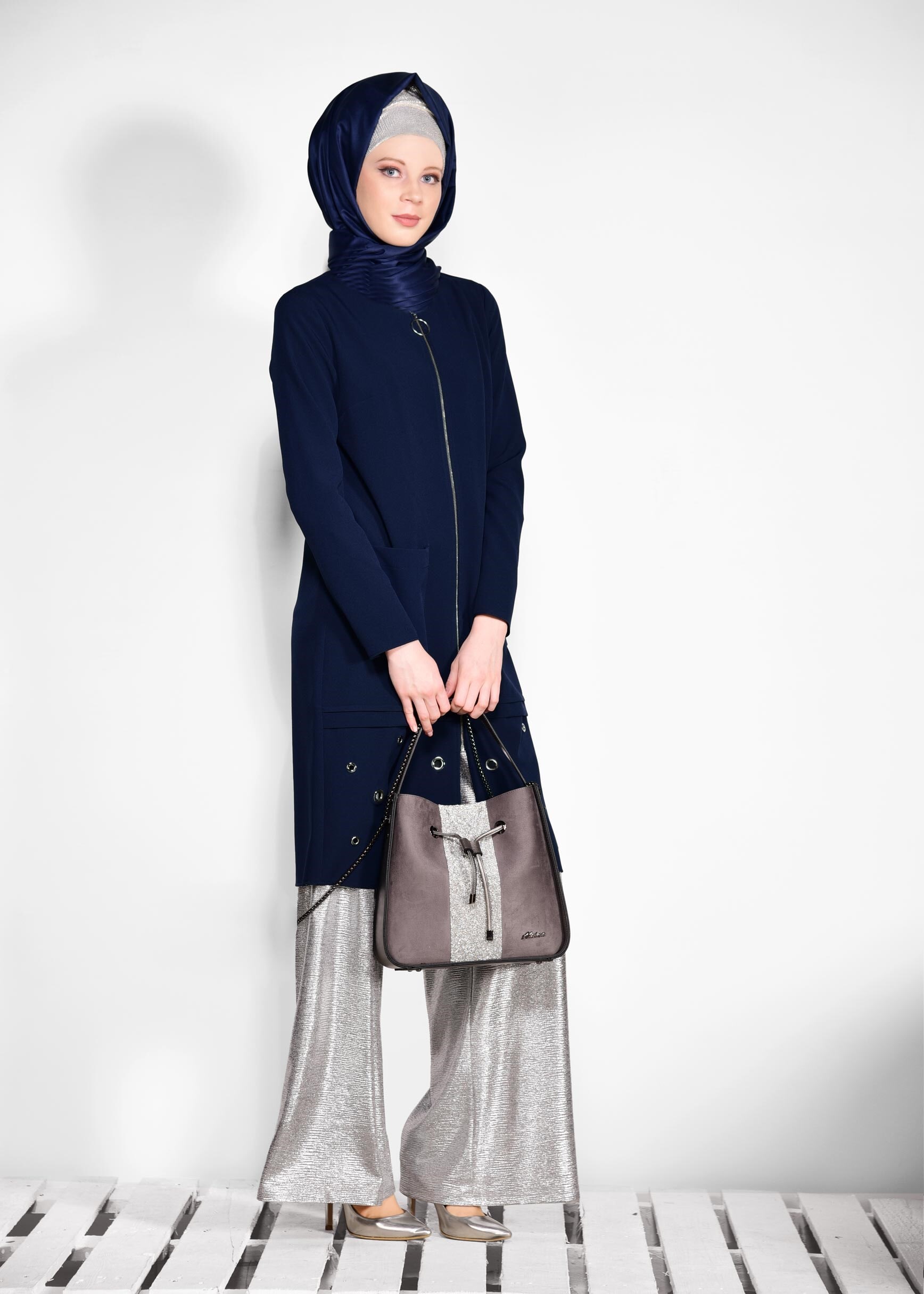 Tesettür giyim LACİVERT ETEK UCU KUŞGÖZÜ DETAYLI FERMUARLI CEKET 4181