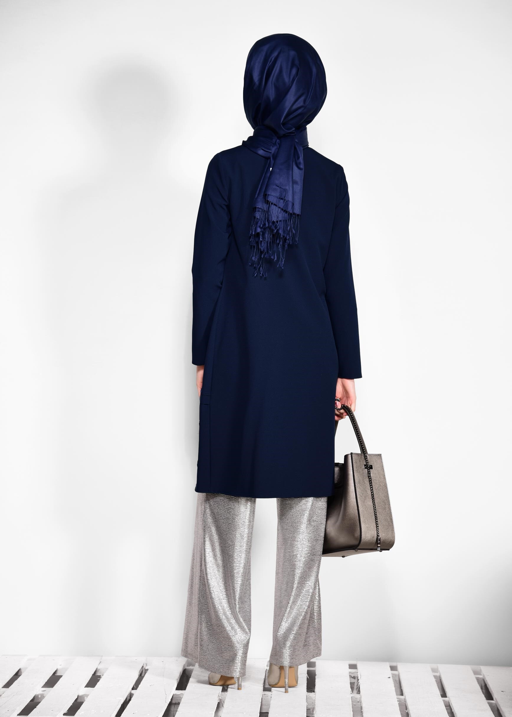 Tesettür giyim LACİVERT ETEK UCU KUŞGÖZÜ DETAYLI FERMUARLI CEKET 4181