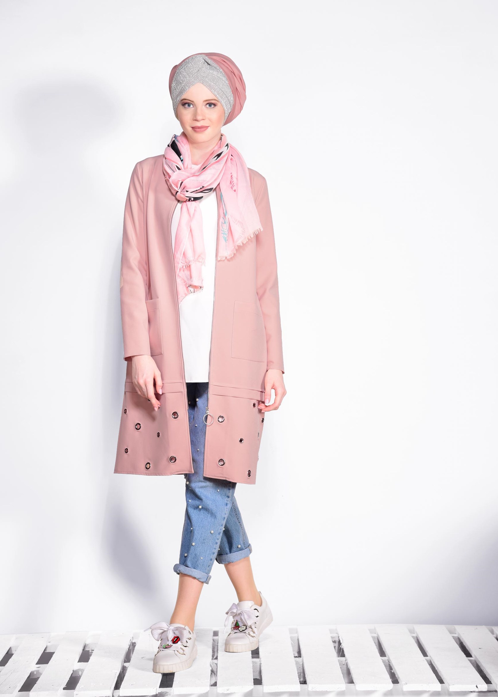 Tesettür giyim PUDRA ETEK UCU KUŞGÖZÜ DETAYLI FERMUARLI CEKET 4181