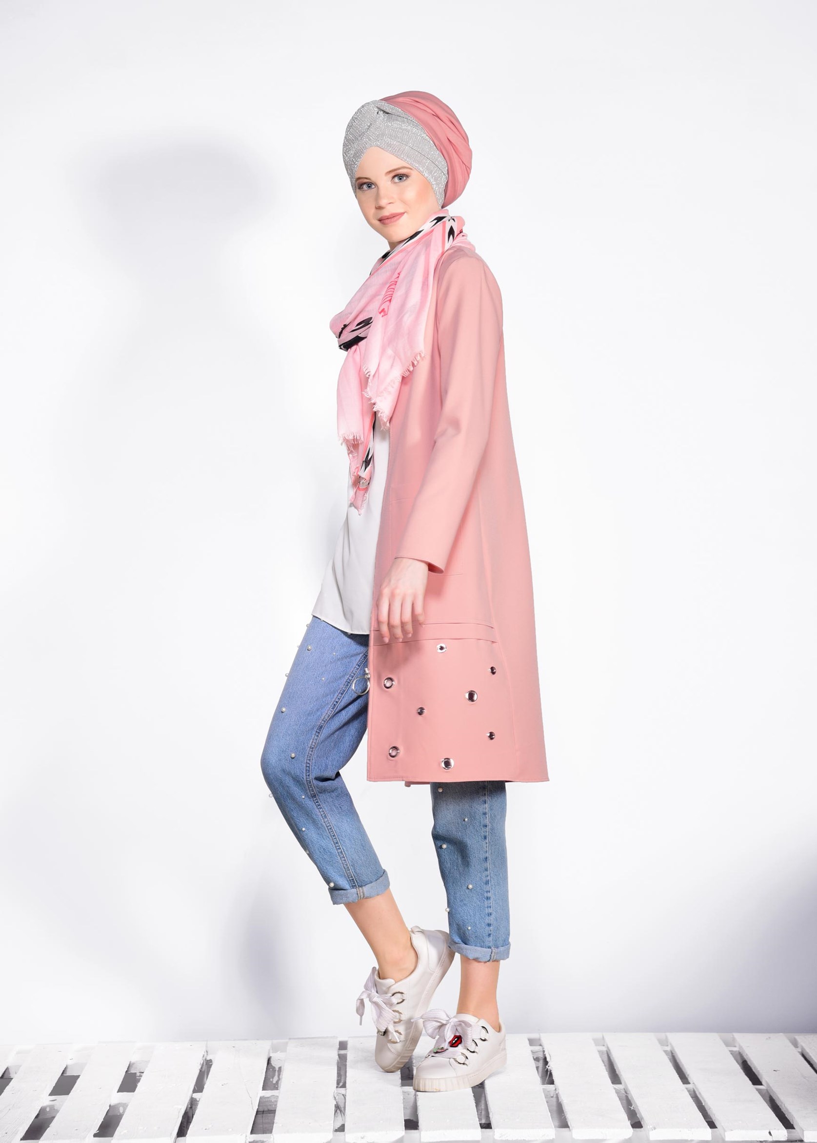 Tesettür giyim PUDRA ETEK UCU KUŞGÖZÜ DETAYLI FERMUARLI CEKET 4181