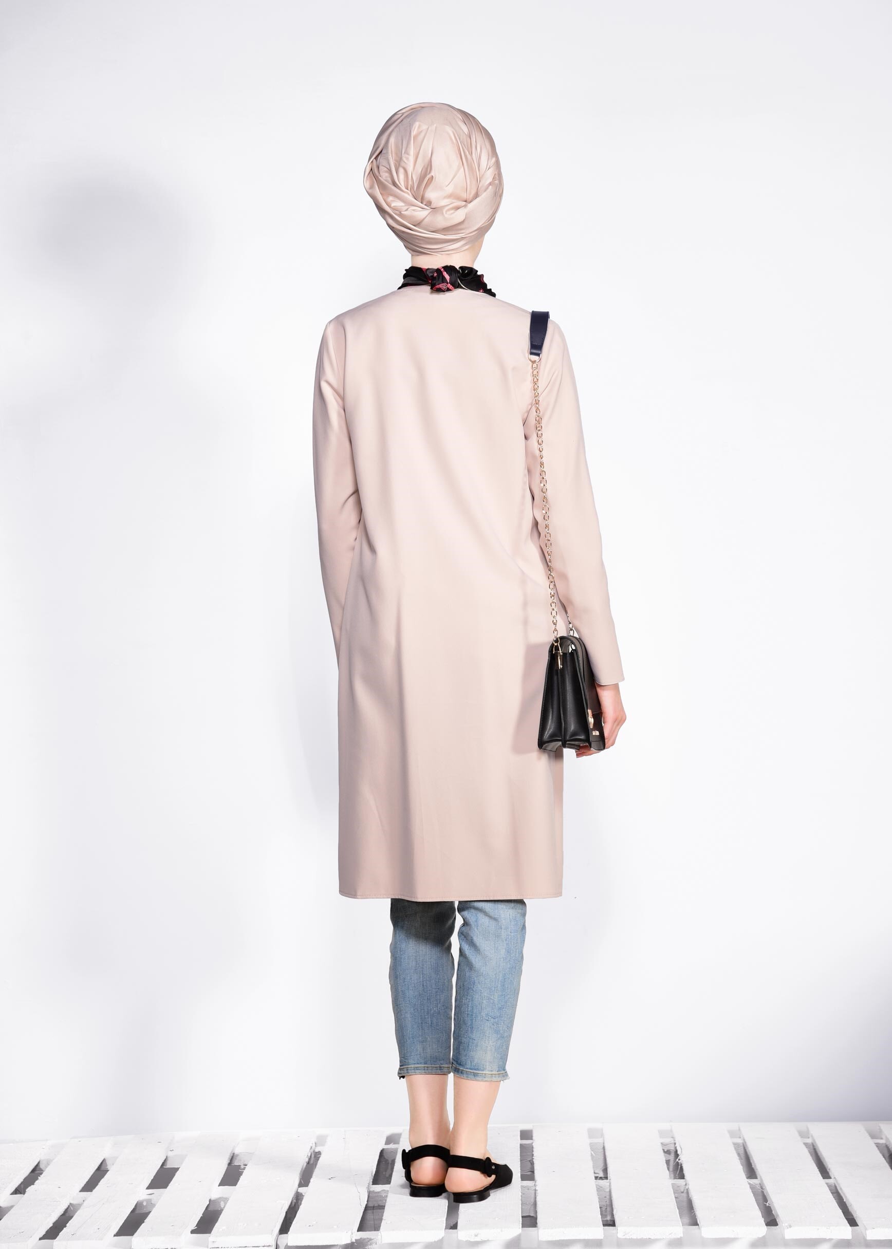 Tesettür giyim BEJ ETEK UCU KUŞGÖZÜ DETAYLI FERMUARLI CEKET 4181