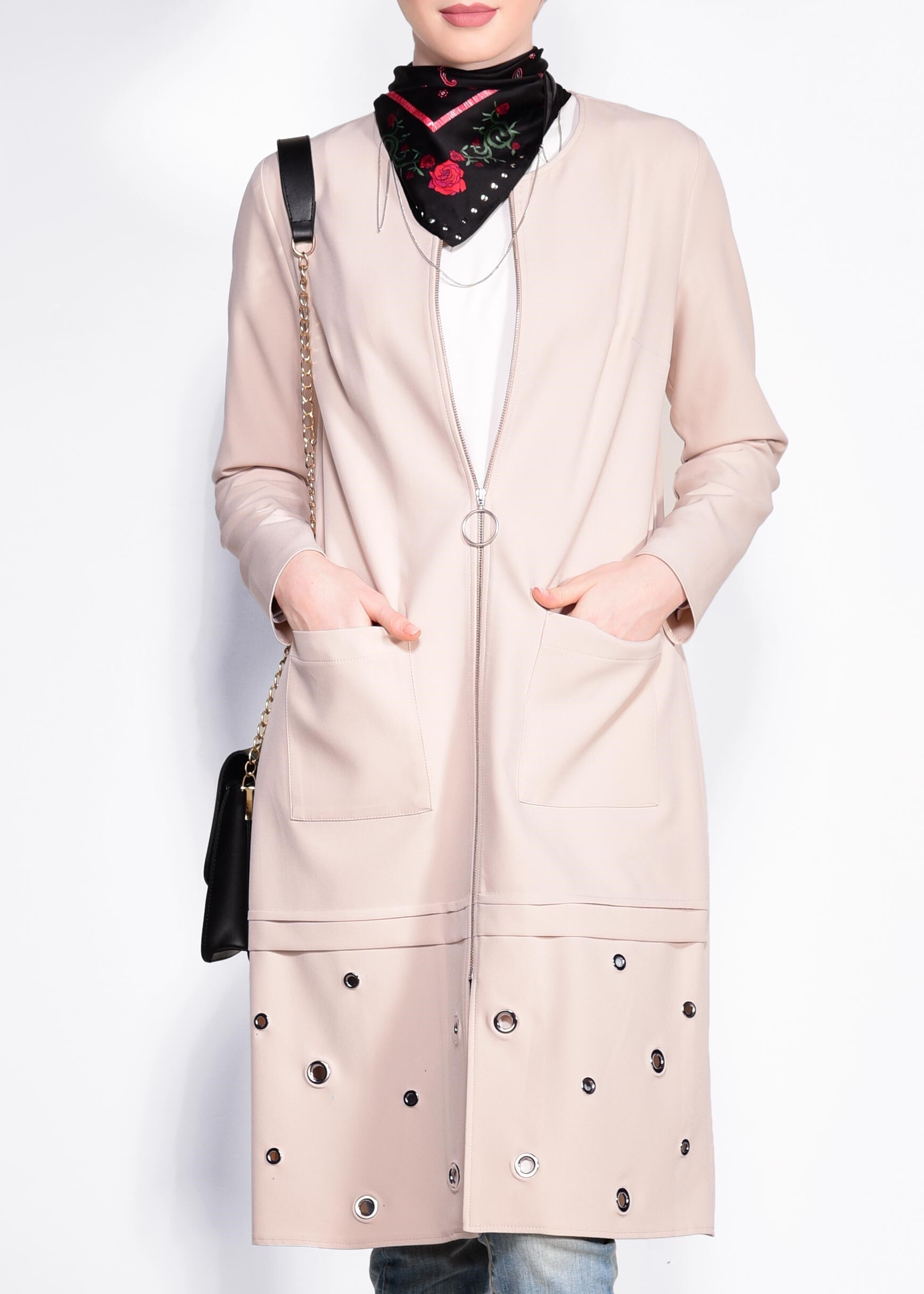 Tesettür giyim BEJ ETEK UCU KUŞGÖZÜ DETAYLI FERMUARLI CEKET 4181