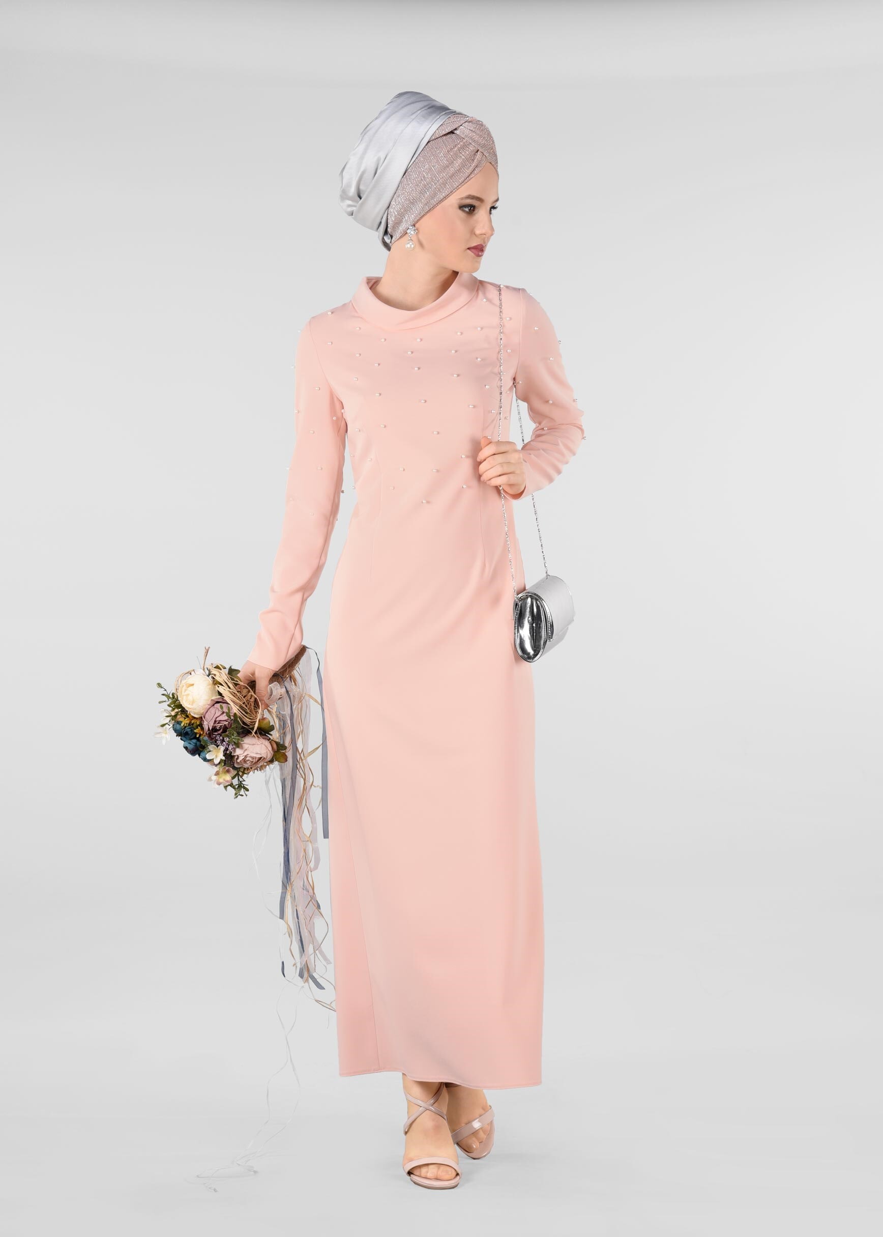 Tesettür giyim PUDRA İNCİ İŞLEMELİ GİZLİ YIRTMAÇLI ELBİSE 4015