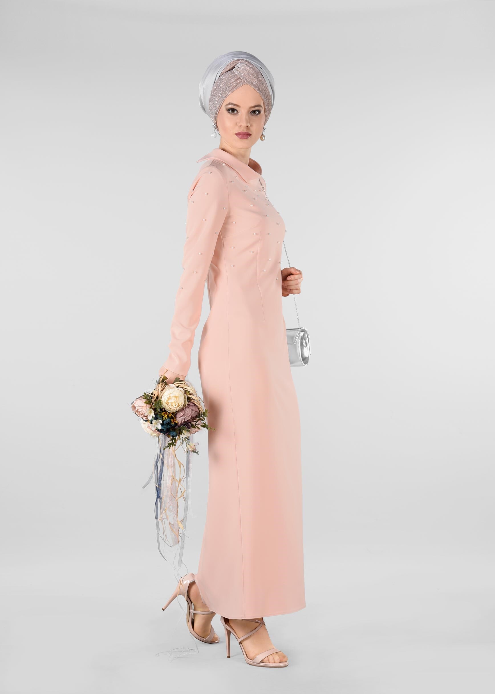 Tesettür giyim PUDRA İNCİ İŞLEMELİ GİZLİ YIRTMAÇLI ELBİSE 4015