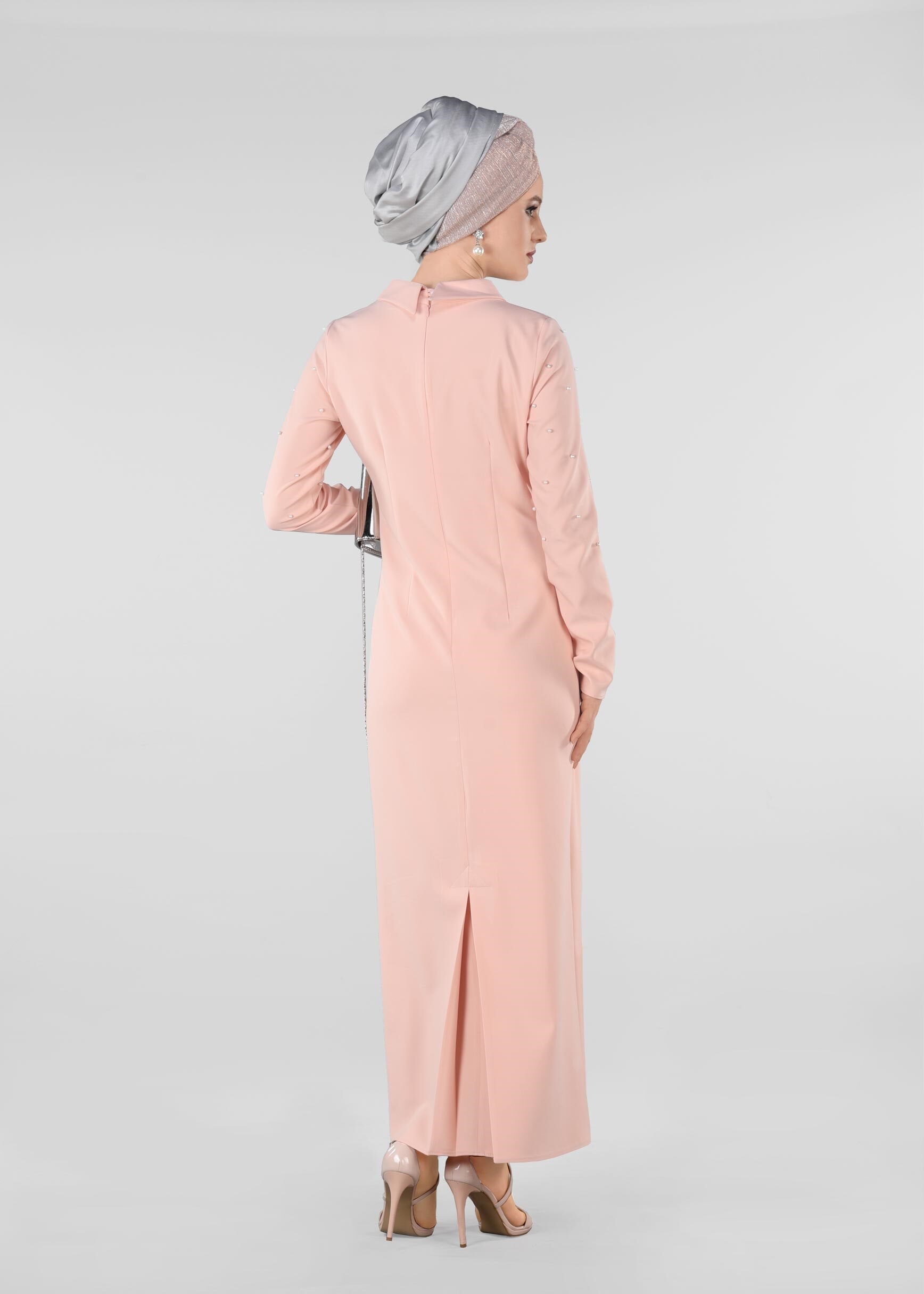 Tesettür giyim PUDRA İNCİ İŞLEMELİ GİZLİ YIRTMAÇLI ELBİSE 4015