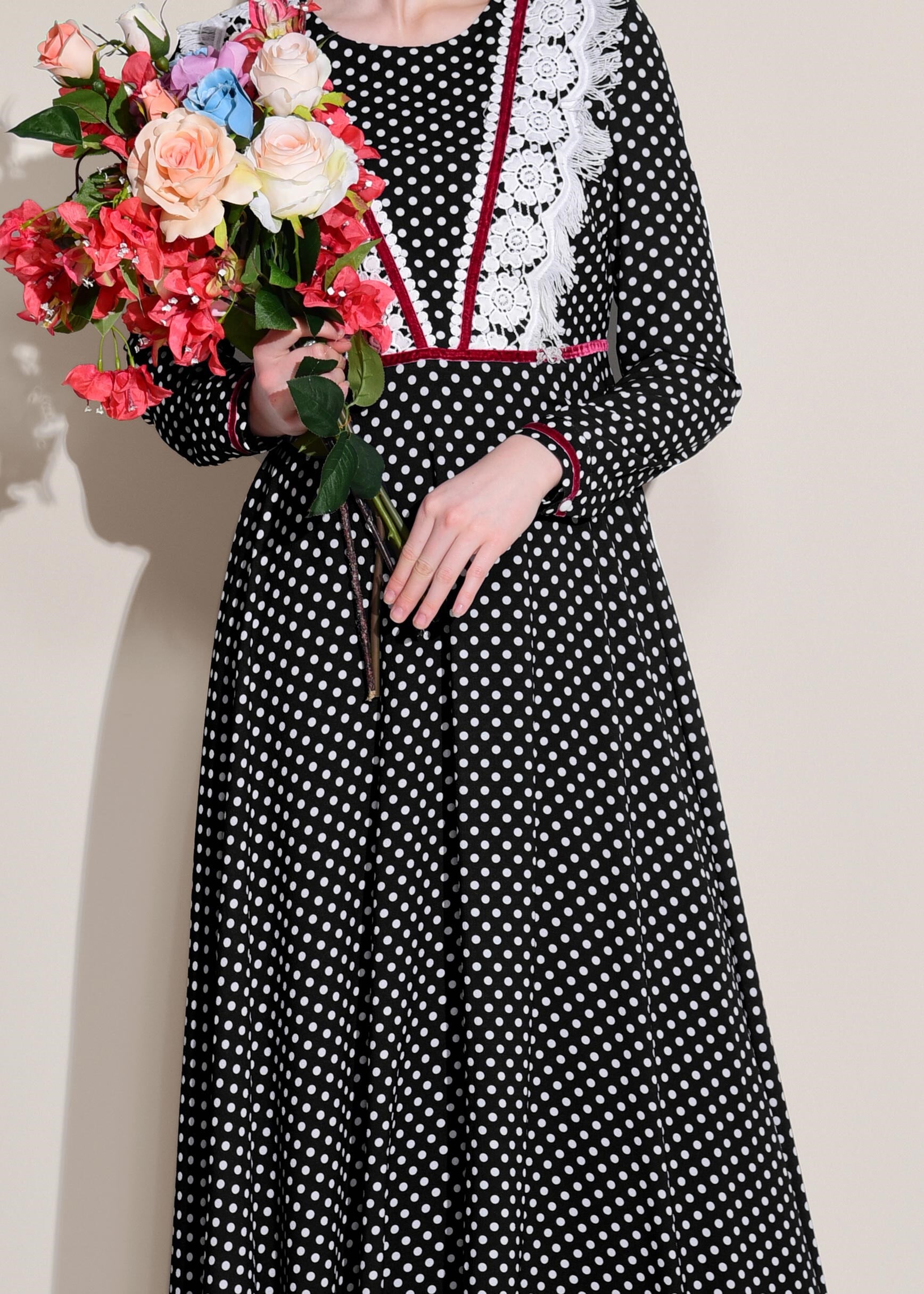 Tesettür giyim SİYAH PUANTİYE DESENLİ ELBİSE 4165