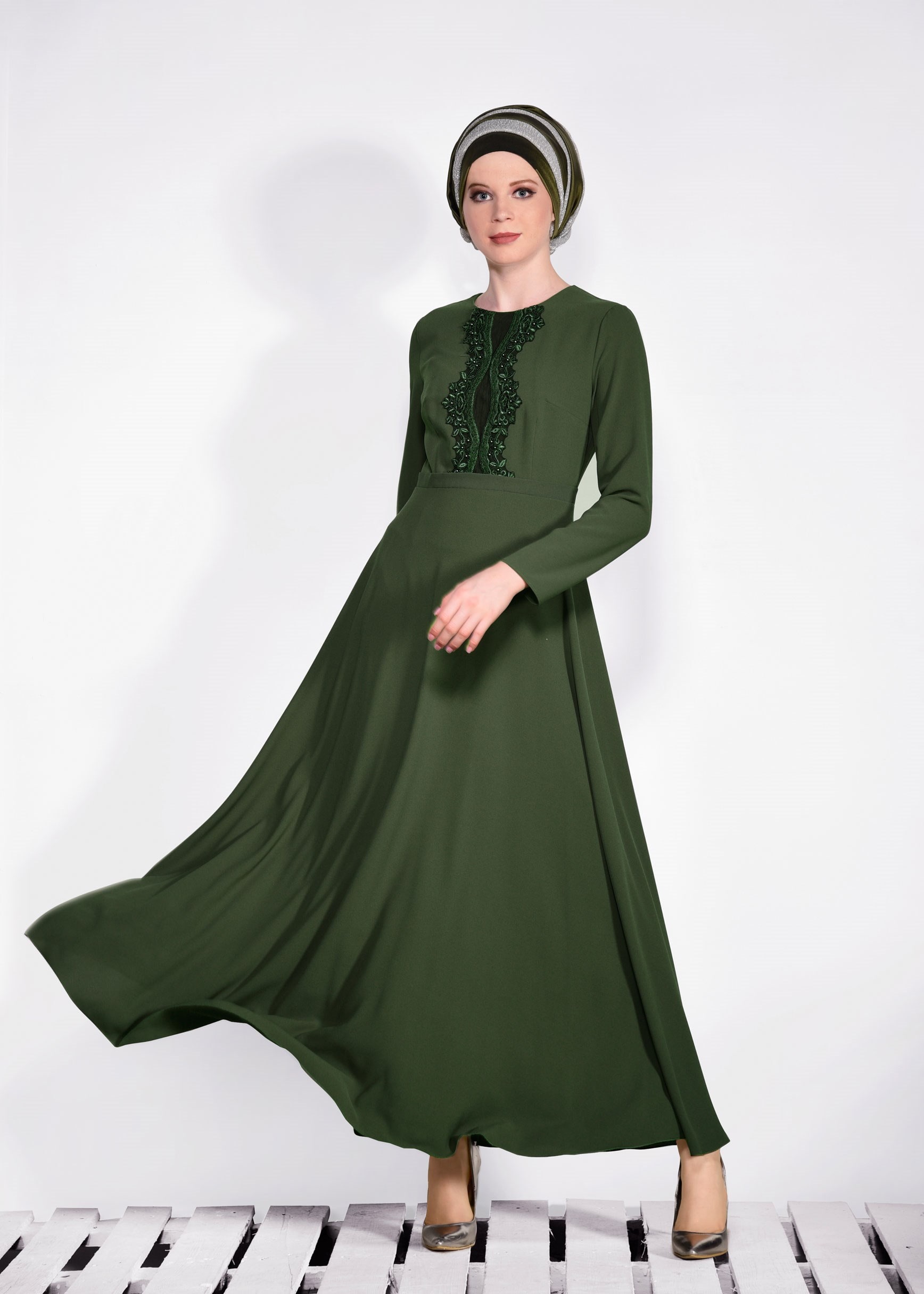 Tesettür giyim HAKİ NAKIŞ DETAYLI ELBİSE 4223