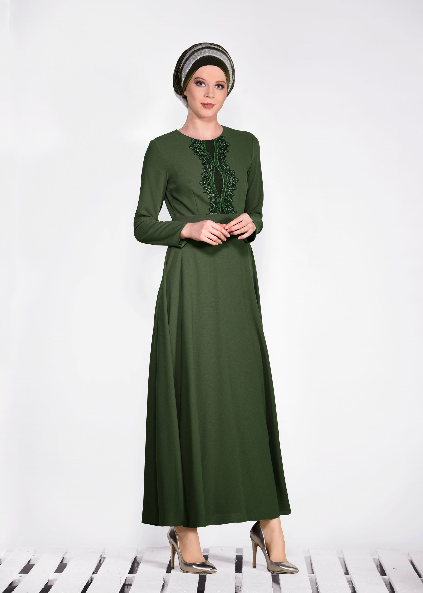 Tesettür giyim HAKİ NAKIŞ DETAYLI ELBİSE 4223