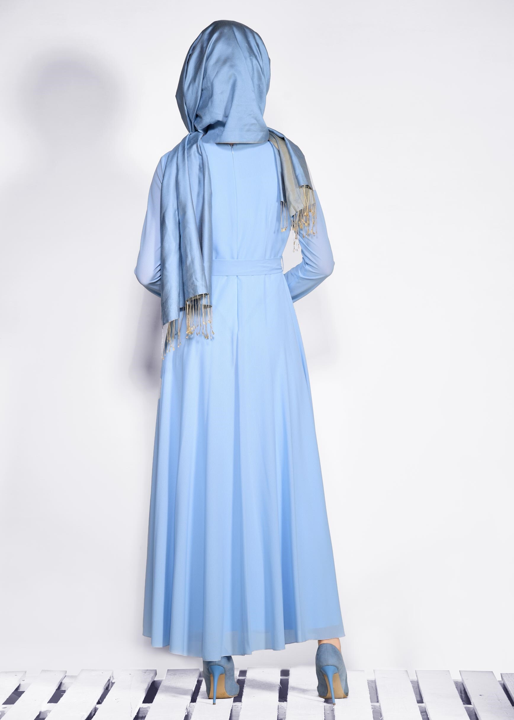 Tesettür giyim MAVİ NAKIŞ DETAYLI İNCİLİ ELBİSE 4224