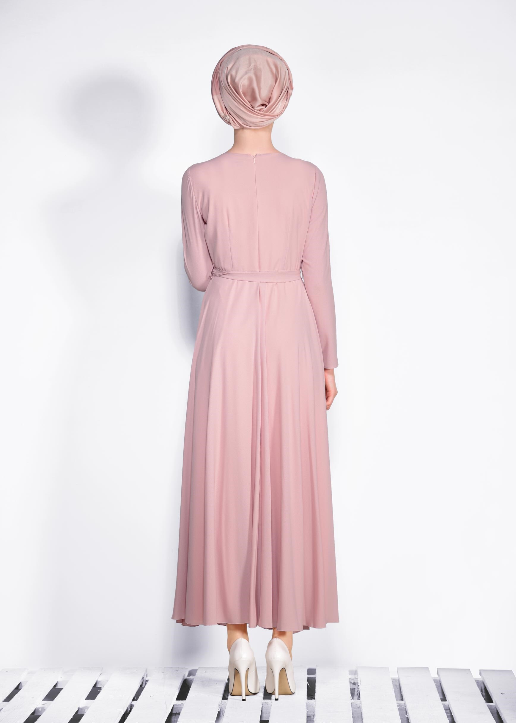 Tesettür giyim PUDRA NAKIŞ DETAYLI İNCİLİ ELBİSE 4224