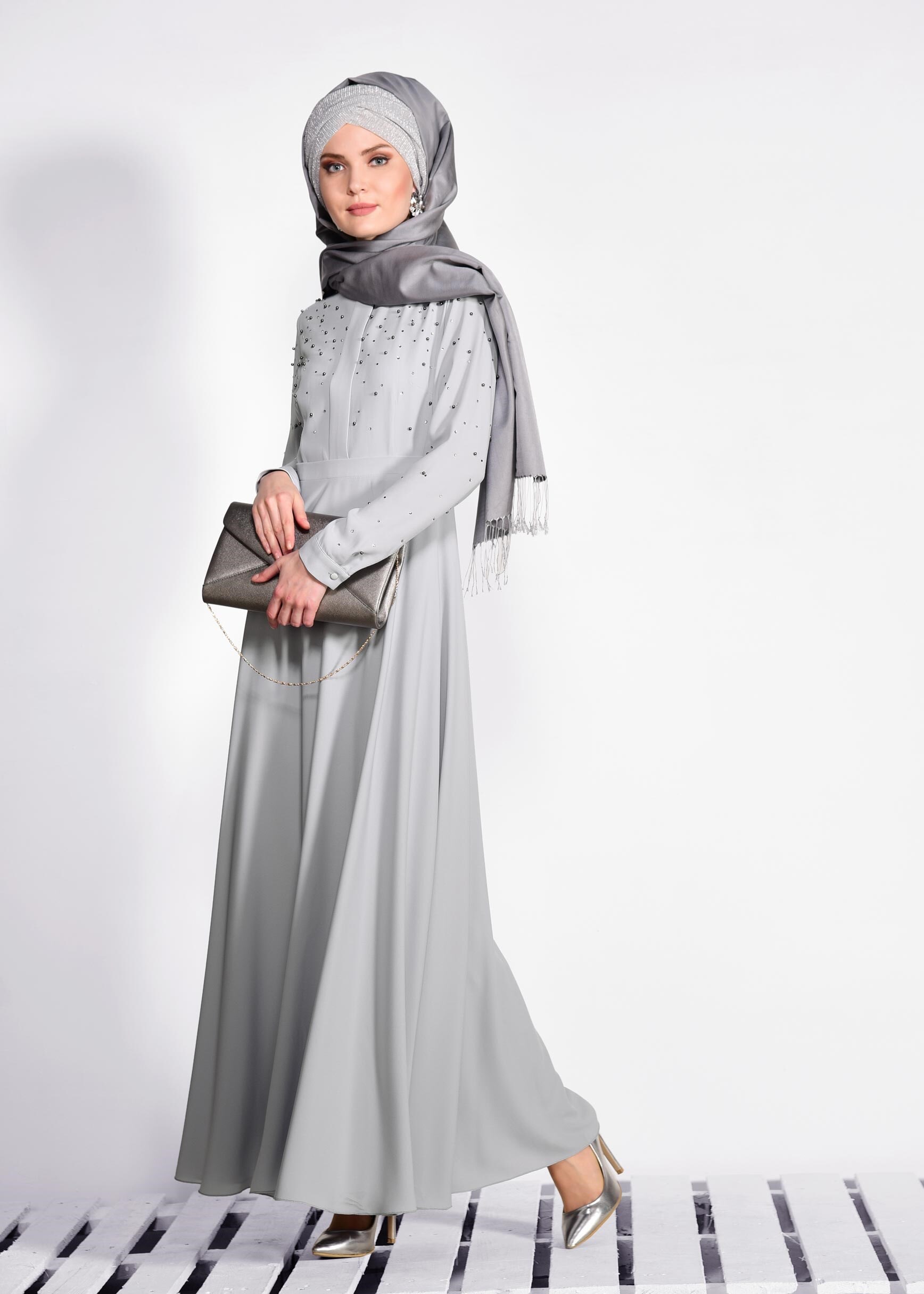 Tesettür giyim GRİ İNCİ İŞLEMELİ ELBİSE 4228