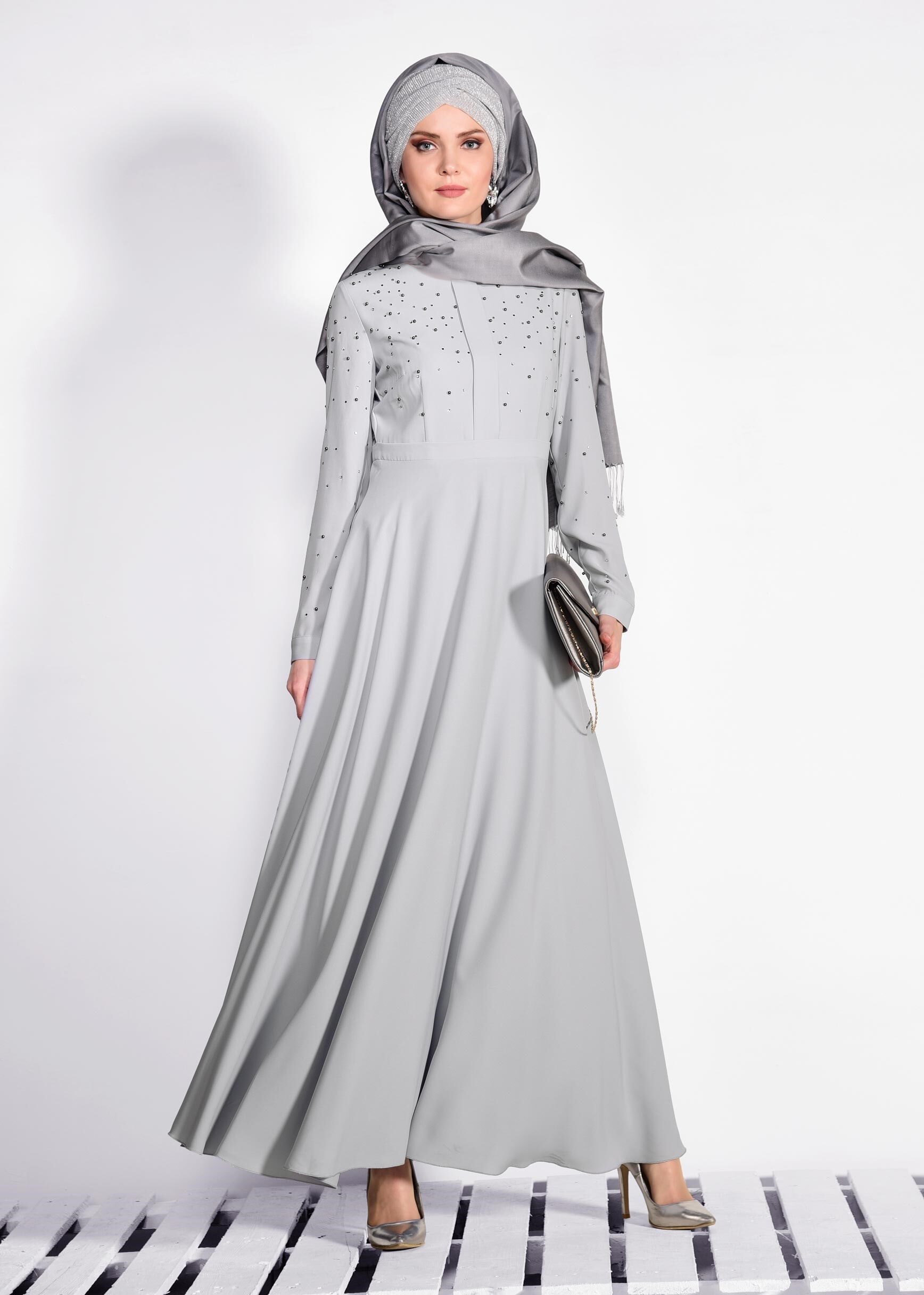Tesettür giyim GRİ İNCİ İŞLEMELİ ELBİSE 4228