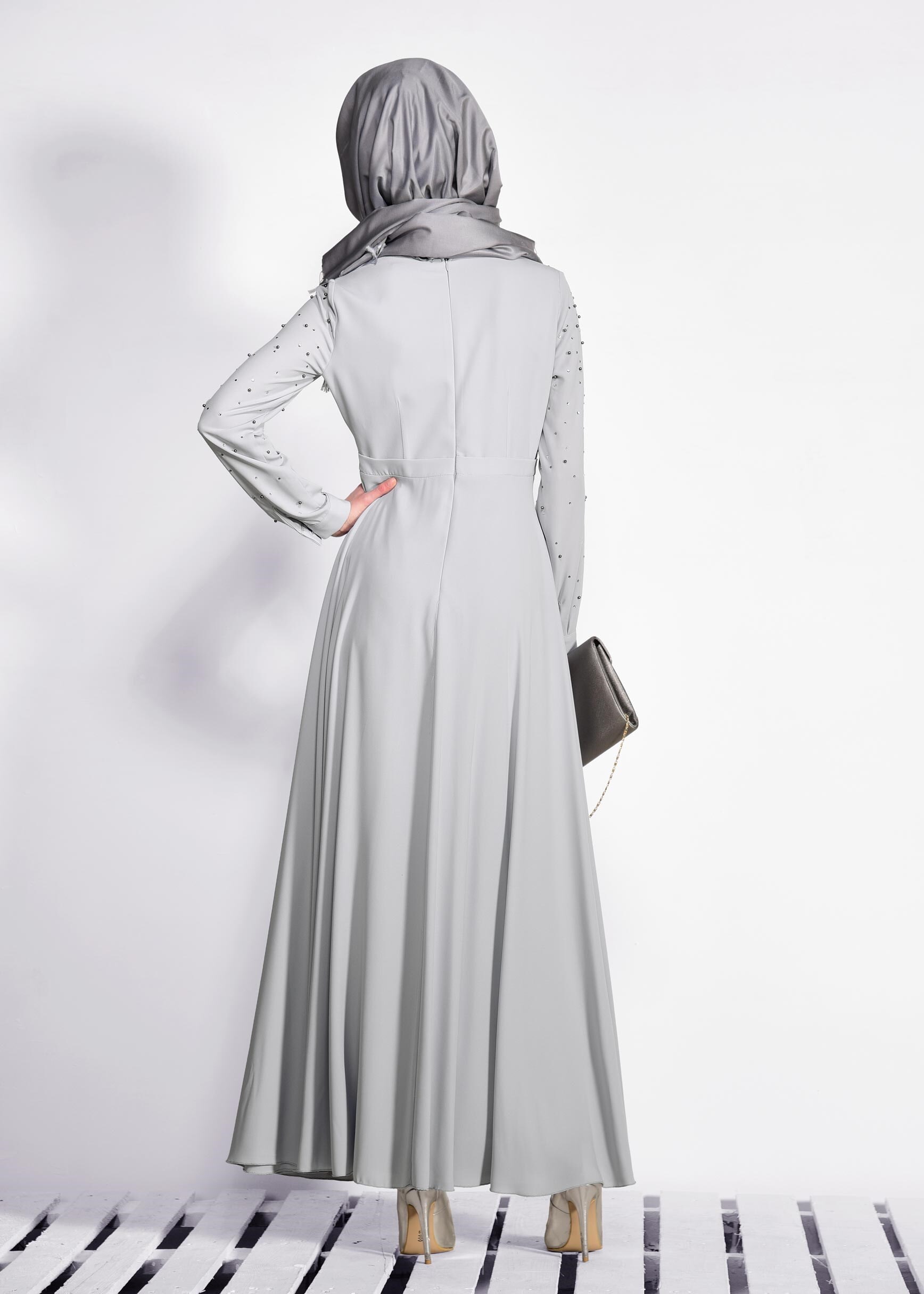 Tesettür giyim GRİ İNCİ İŞLEMELİ ELBİSE 4228