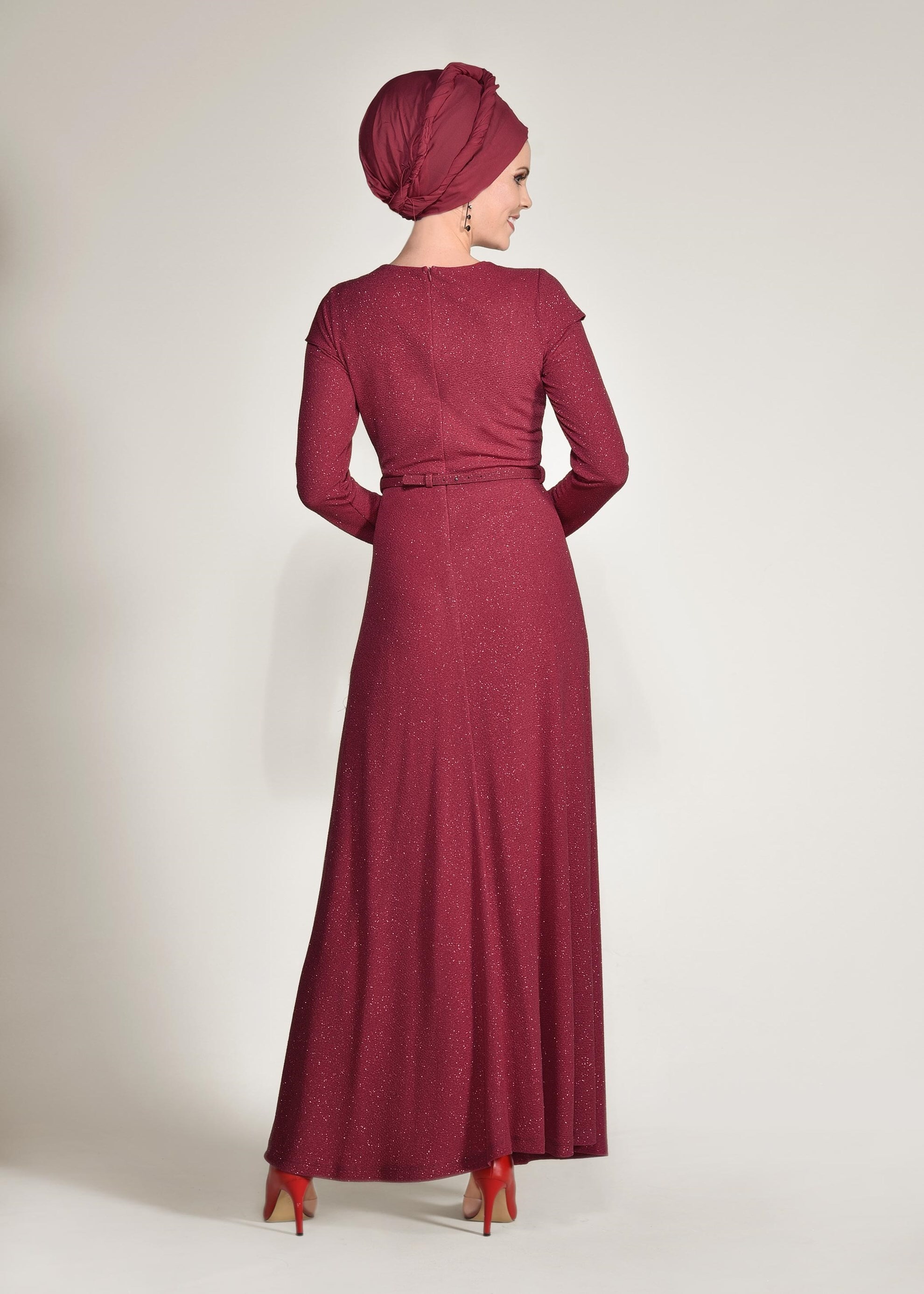 Tesettür giyim KIRMIZI BELİ KEMERLİ SİMLİ ABİYE ELBİSE 4308