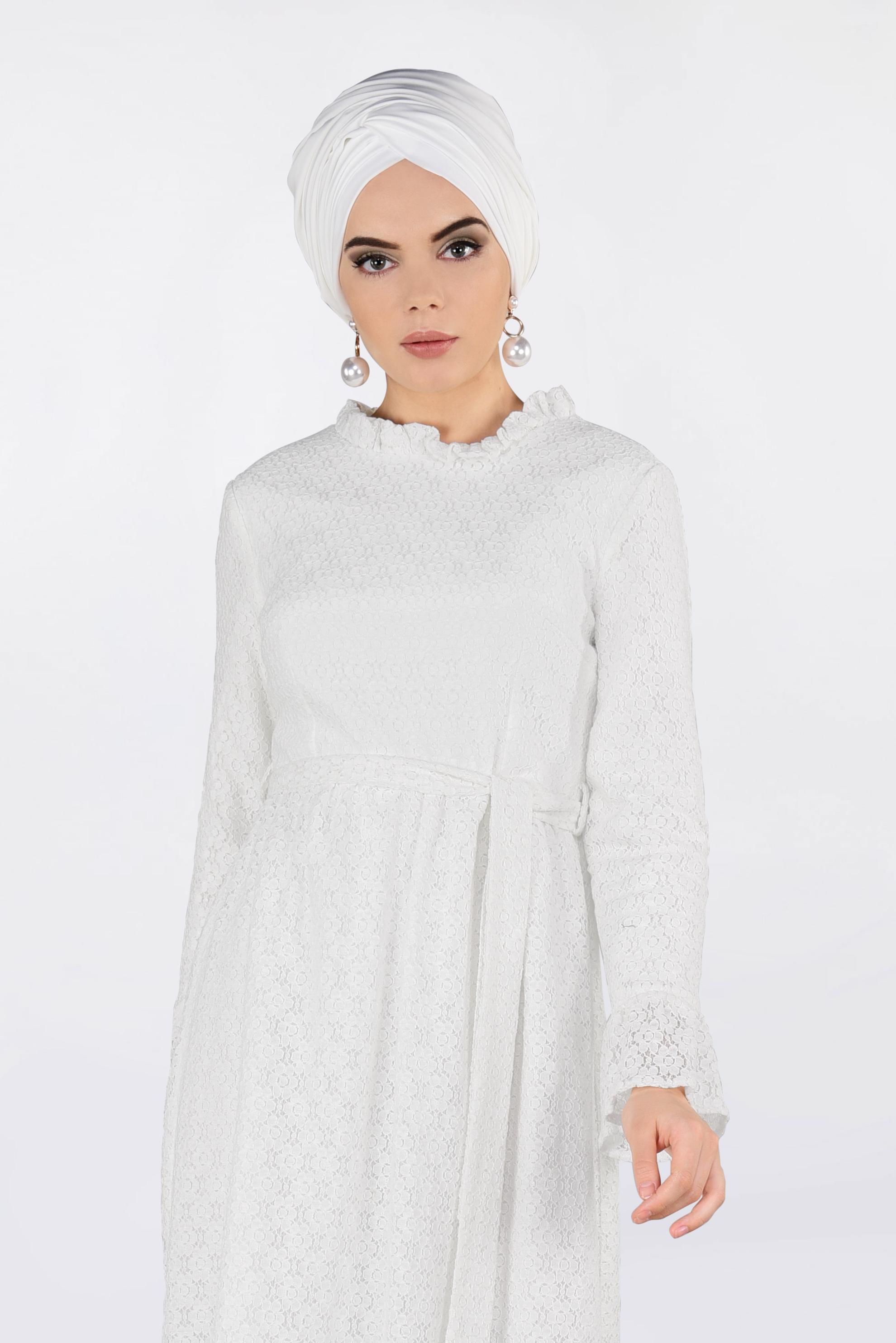 Tesettür giyim BEYAZ PİLİSE DETAYLI DANTEL ELBİSE 4359