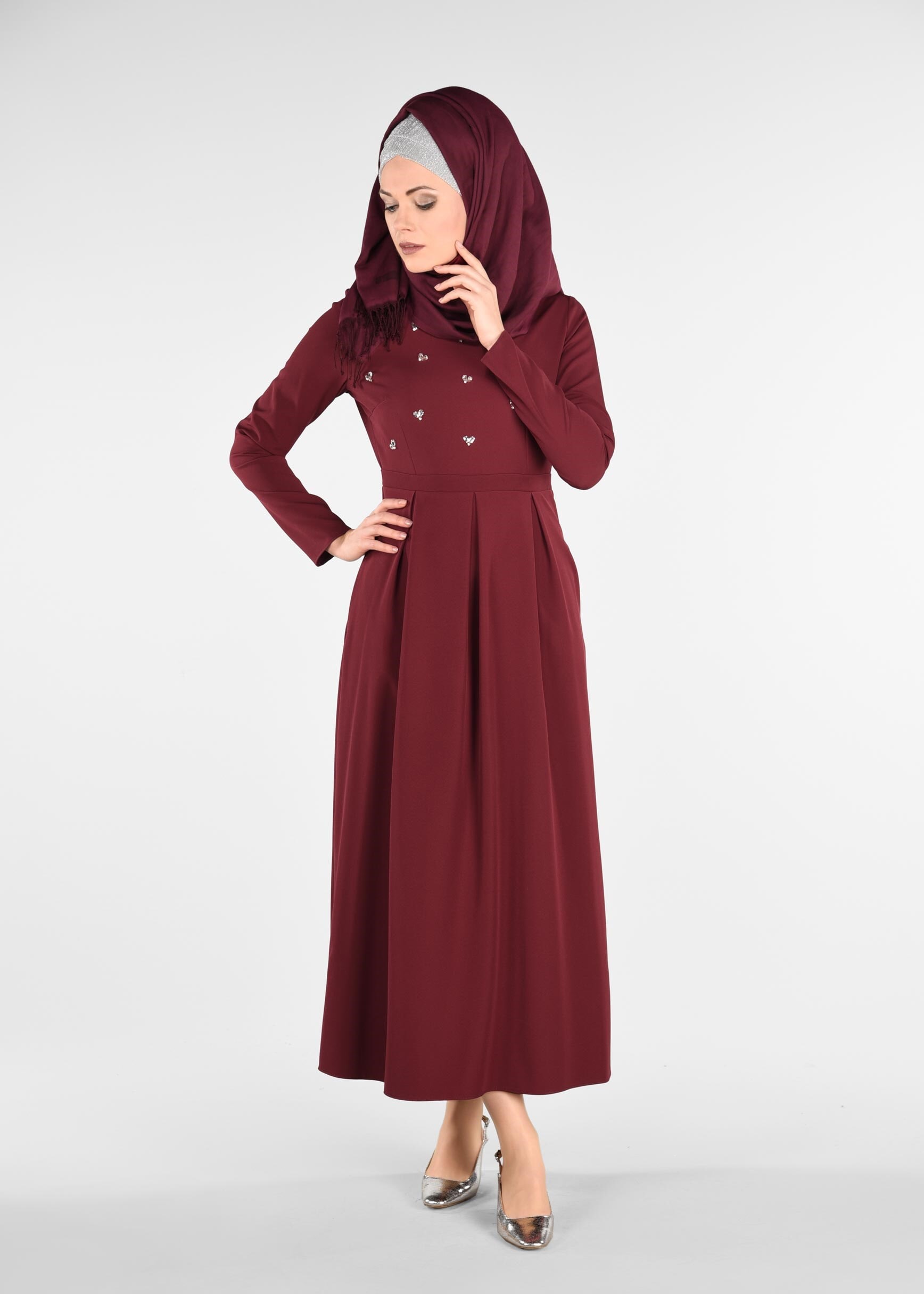 Tesettür giyim BORDO BONCUK İŞLEMELİ PİLELİ ELBİSE 4989