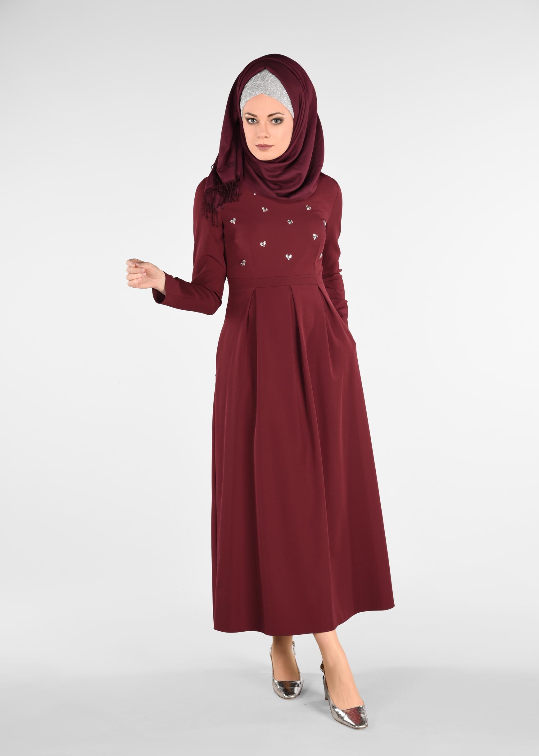 Tesettür giyim BORDO BONCUK İŞLEMELİ PİLELİ ELBİSE 4989