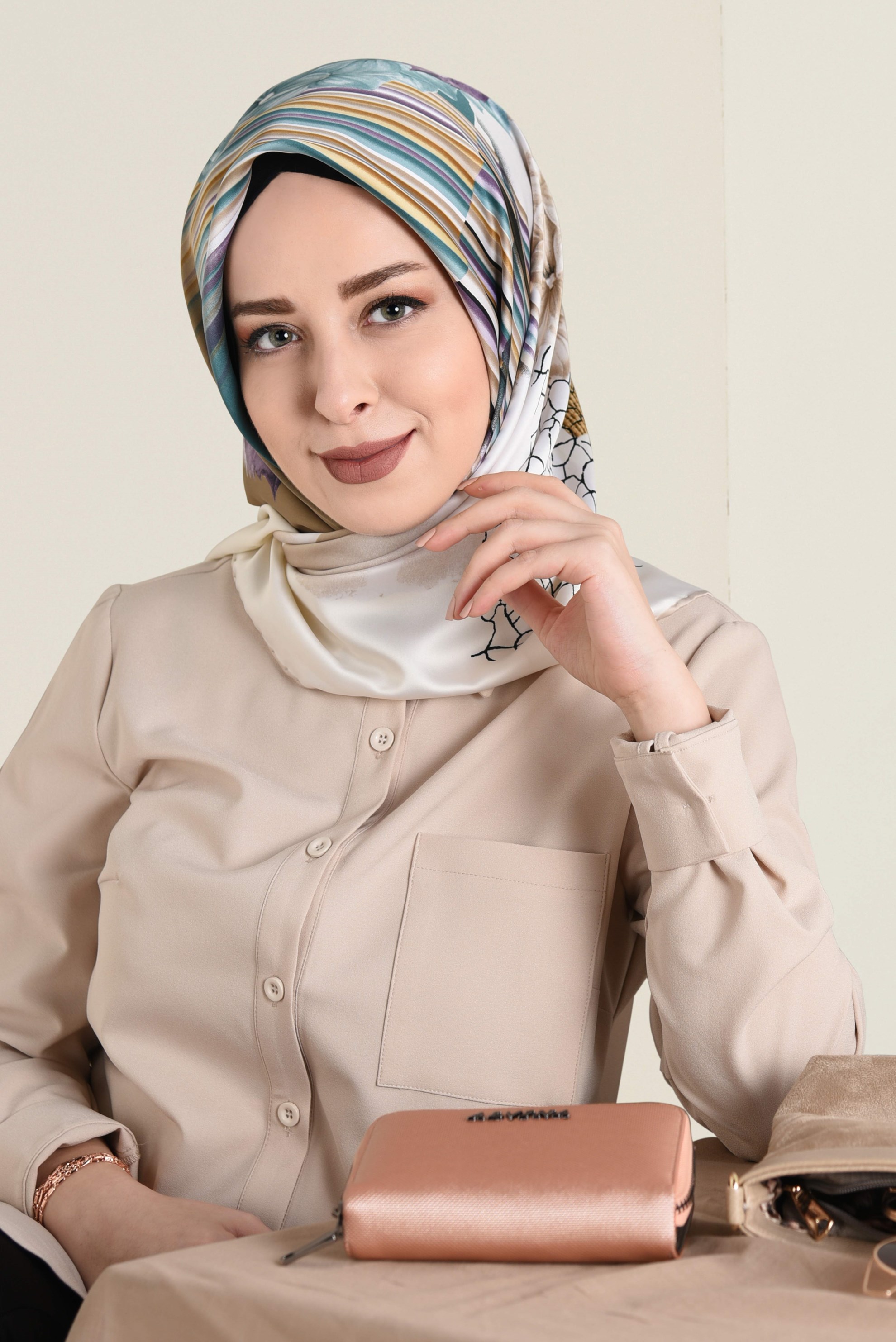 Tesettür giyim BEJ ÇİÇEK DESENLİ EŞARP 12060-1