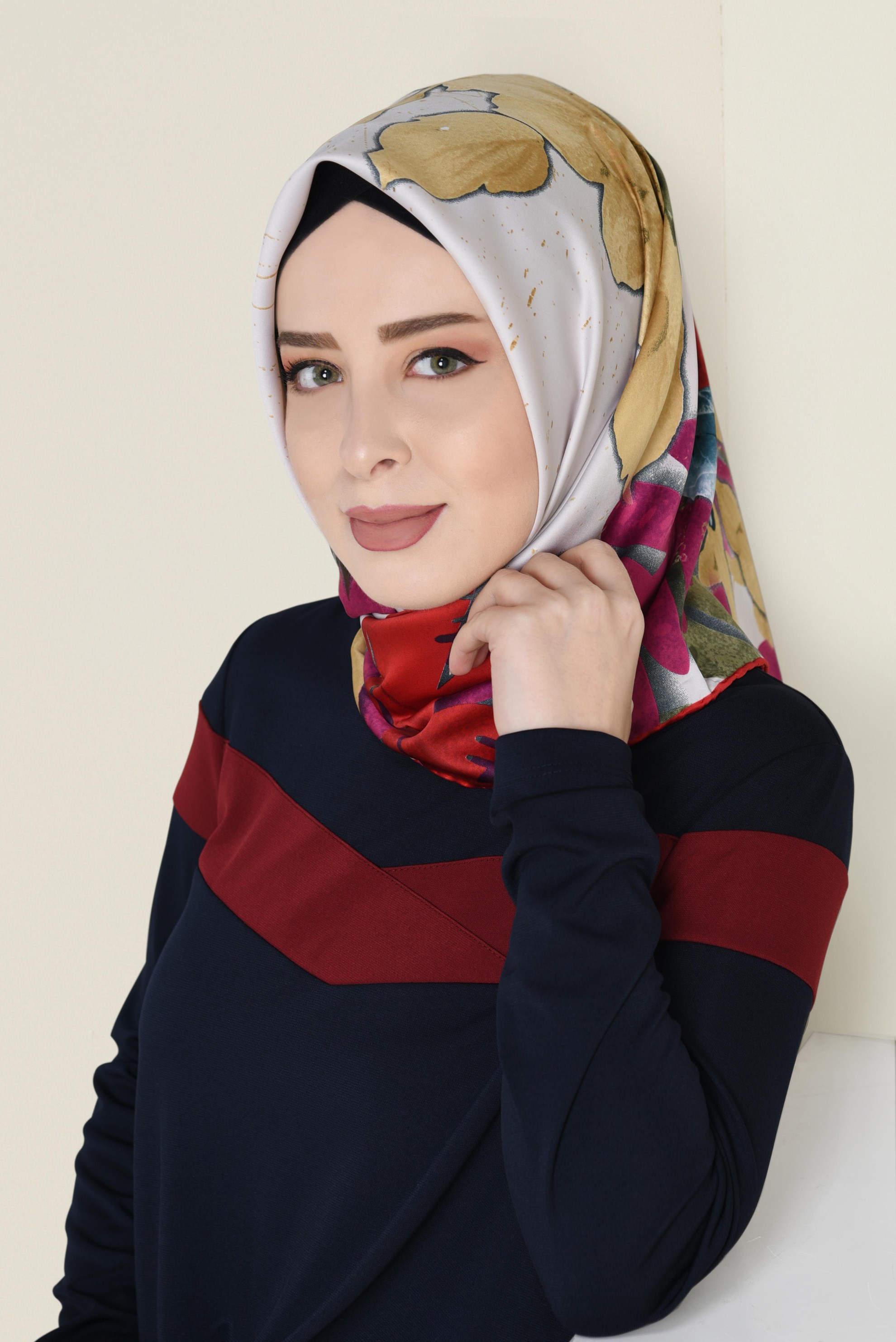 Tesettür giyim KIRMIZI ÇİÇEK DESENLİ EŞARP 12061-1