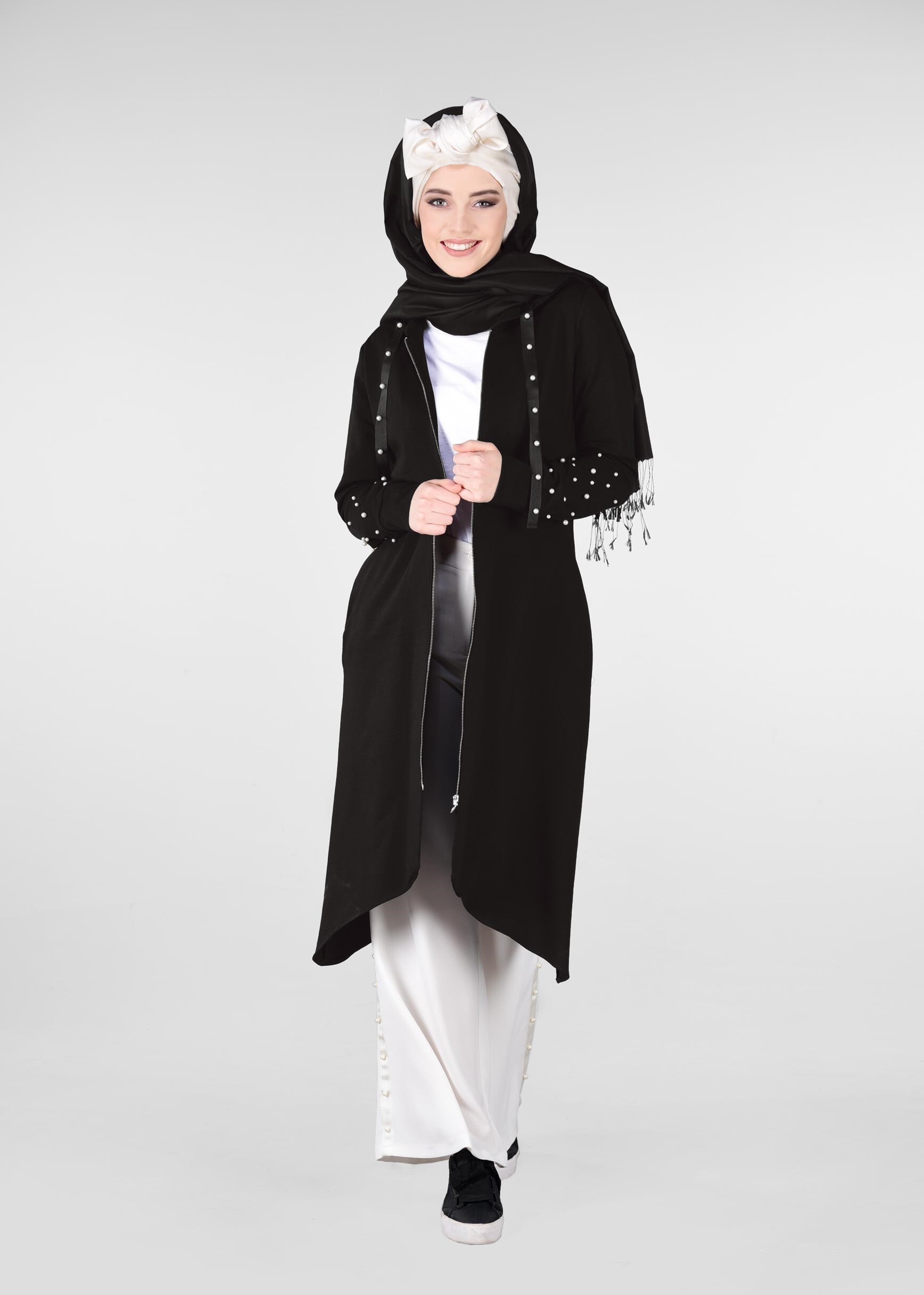 Tesettür giyim SİYAH KAPÜŞONLU İNCİLİ EŞOFMAN TUNİK 4010