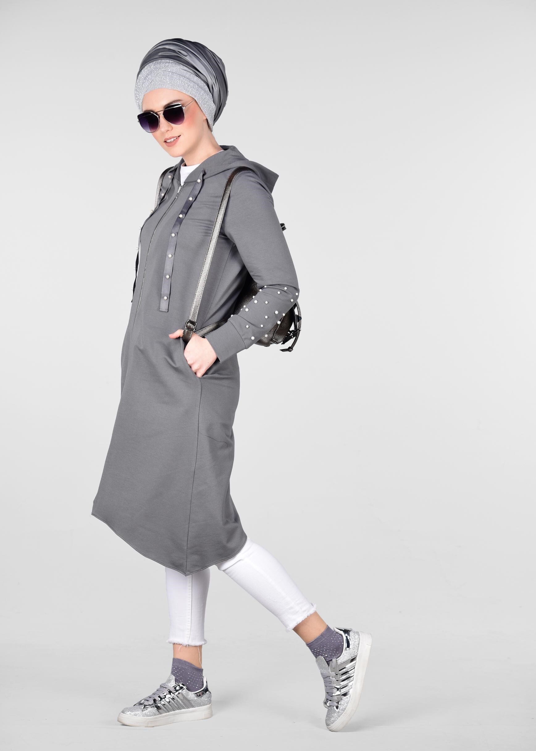 Tesettür giyim GRİ KAPÜŞONLU İNCİLİ EŞOFMAN TUNİK 4010