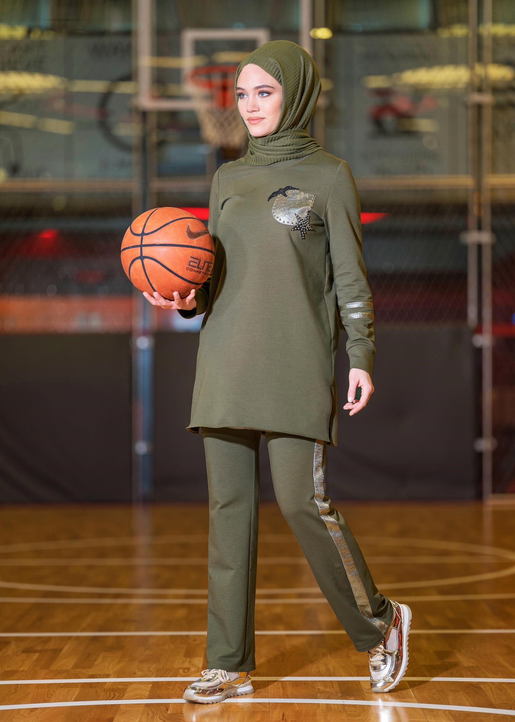 Tesettür giyim HAKİ BONCUK İŞLEMELİ ŞERİT DETAYLI 2&prime;Lİ EŞOFMAN TAKIM 4012