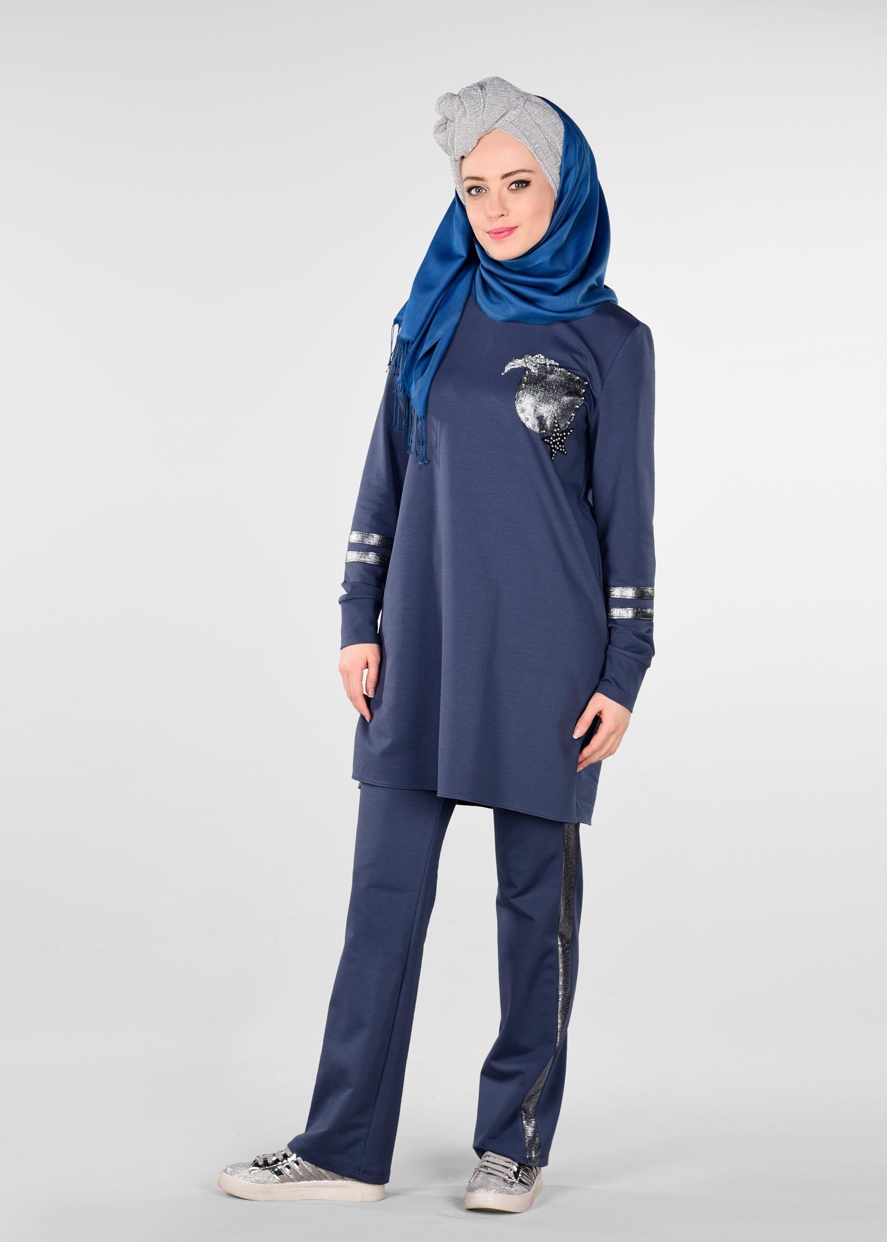 Tesettür giyim LACİVERT BONCUK İŞLEMELİ ŞERİT DETAYLI 2&prime;Lİ EŞOFMAN TAKIM 4012