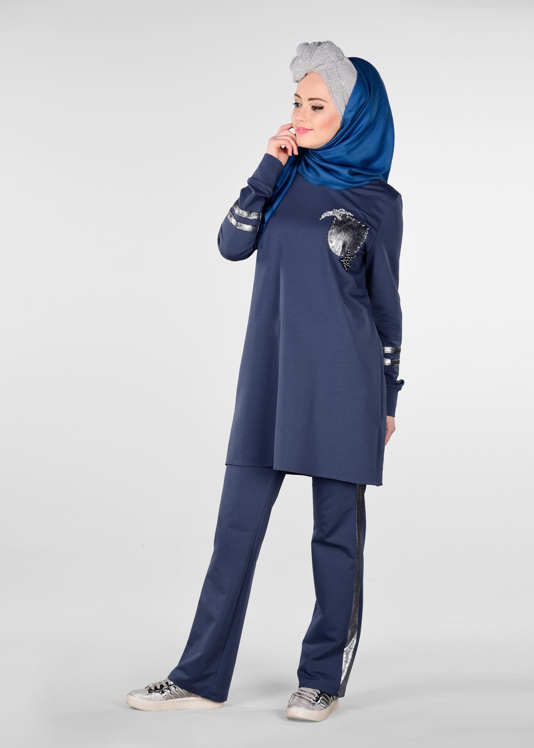 Tesettür giyim LACİVERT BONCUK İŞLEMELİ ŞERİT DETAYLI 2&prime;Lİ EŞOFMAN TAKIM 4012