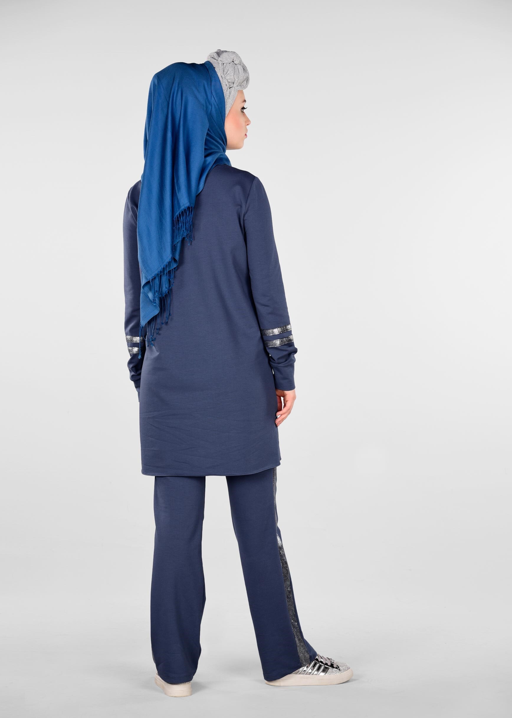 Tesettür giyim LACİVERT BONCUK İŞLEMELİ ŞERİT DETAYLI 2&prime;Lİ EŞOFMAN TAKIM 4012