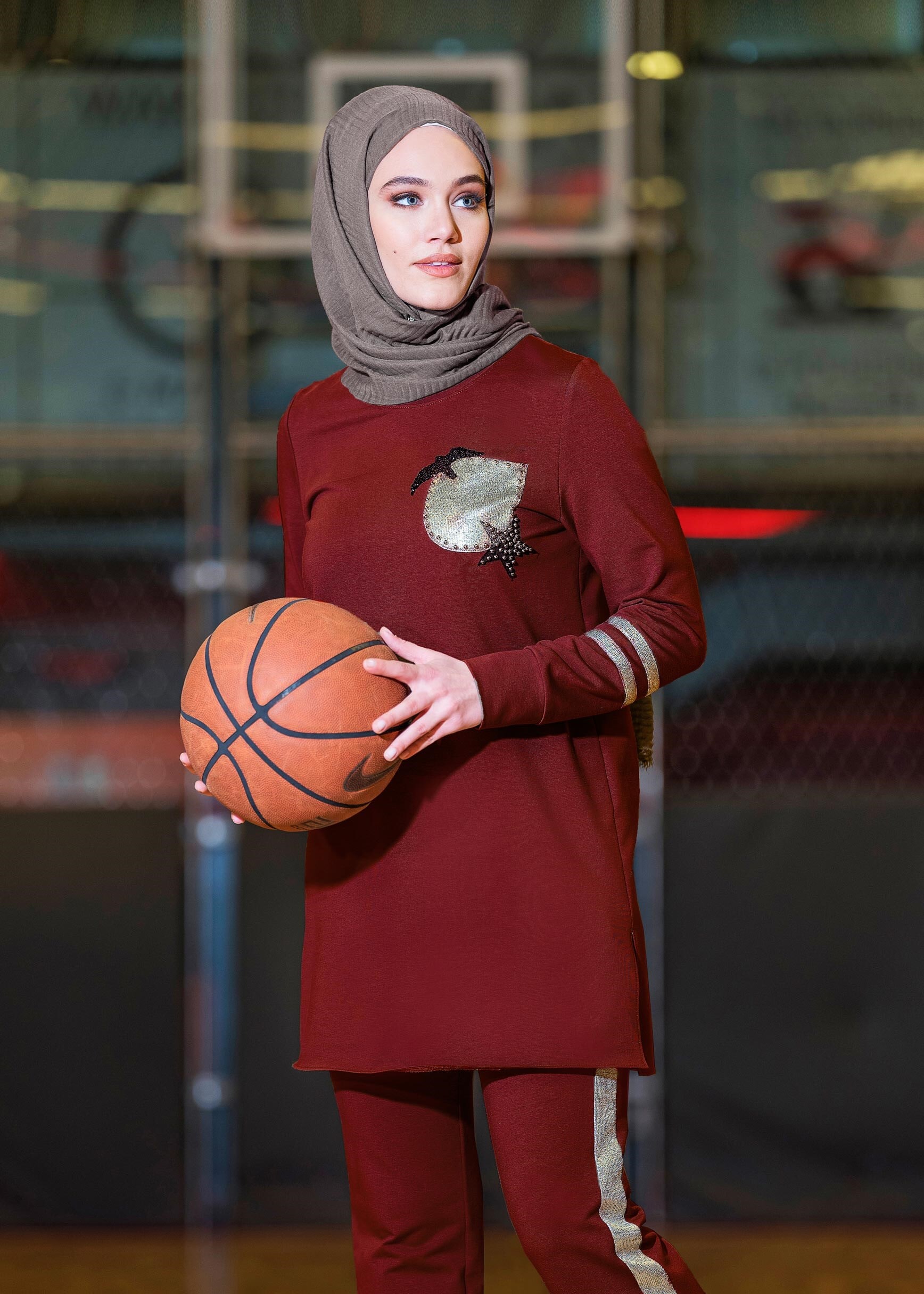 Tesettür giyim BORDO BONCUK İŞLEMELİ ŞERİT DETAYLI 2&prime;Lİ EŞOFMAN TAKIM 4012