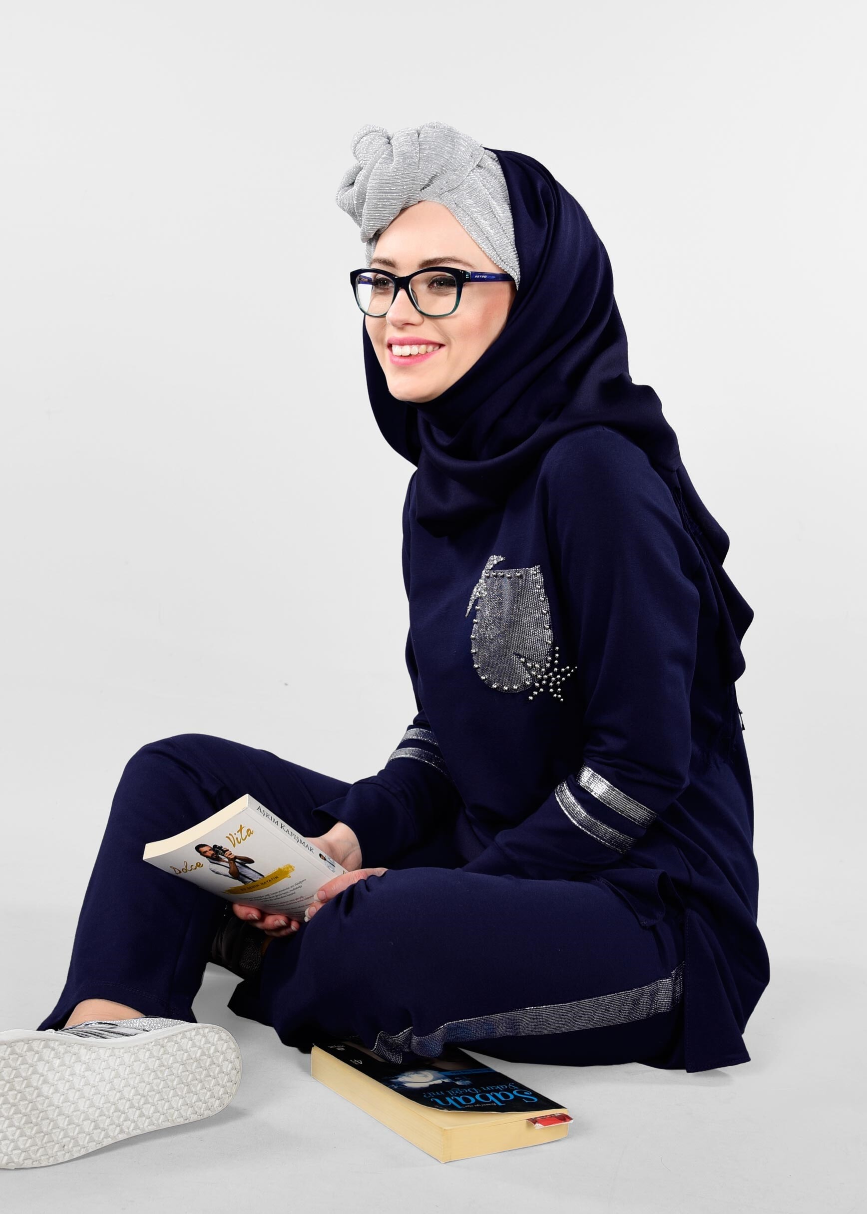 Tesettür giyim LACİVERT BONCUK İŞLEMELİ ŞERİT DETAYLI 2&prime;Lİ EŞOFMAN TAKIM 4012