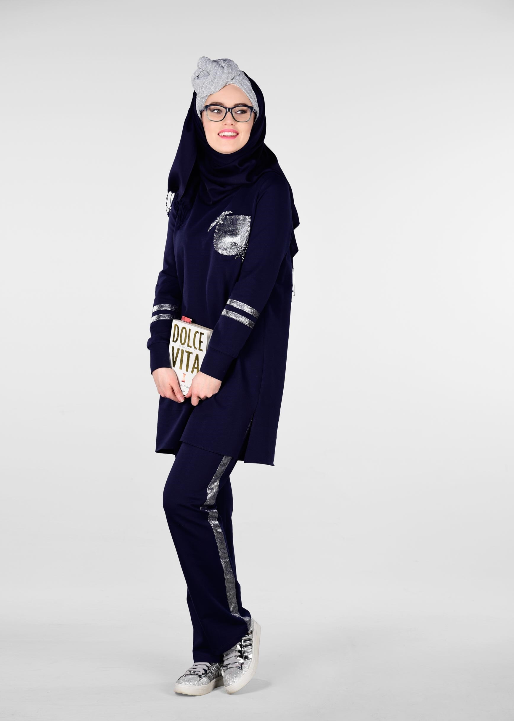 Tesettür giyim LACİVERT BONCUK İŞLEMELİ ŞERİT DETAYLI 2&prime;Lİ EŞOFMAN TAKIM 4012