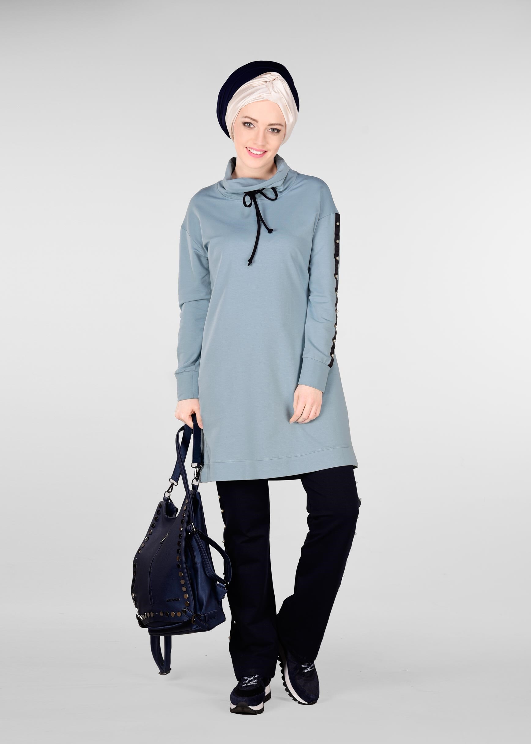 Tesettür giyim MAVİ KOLLARI İNCİ İŞLEMELİ ŞERİTLİ 2&prime;Lİ EŞOFMAN TAKIM 4013