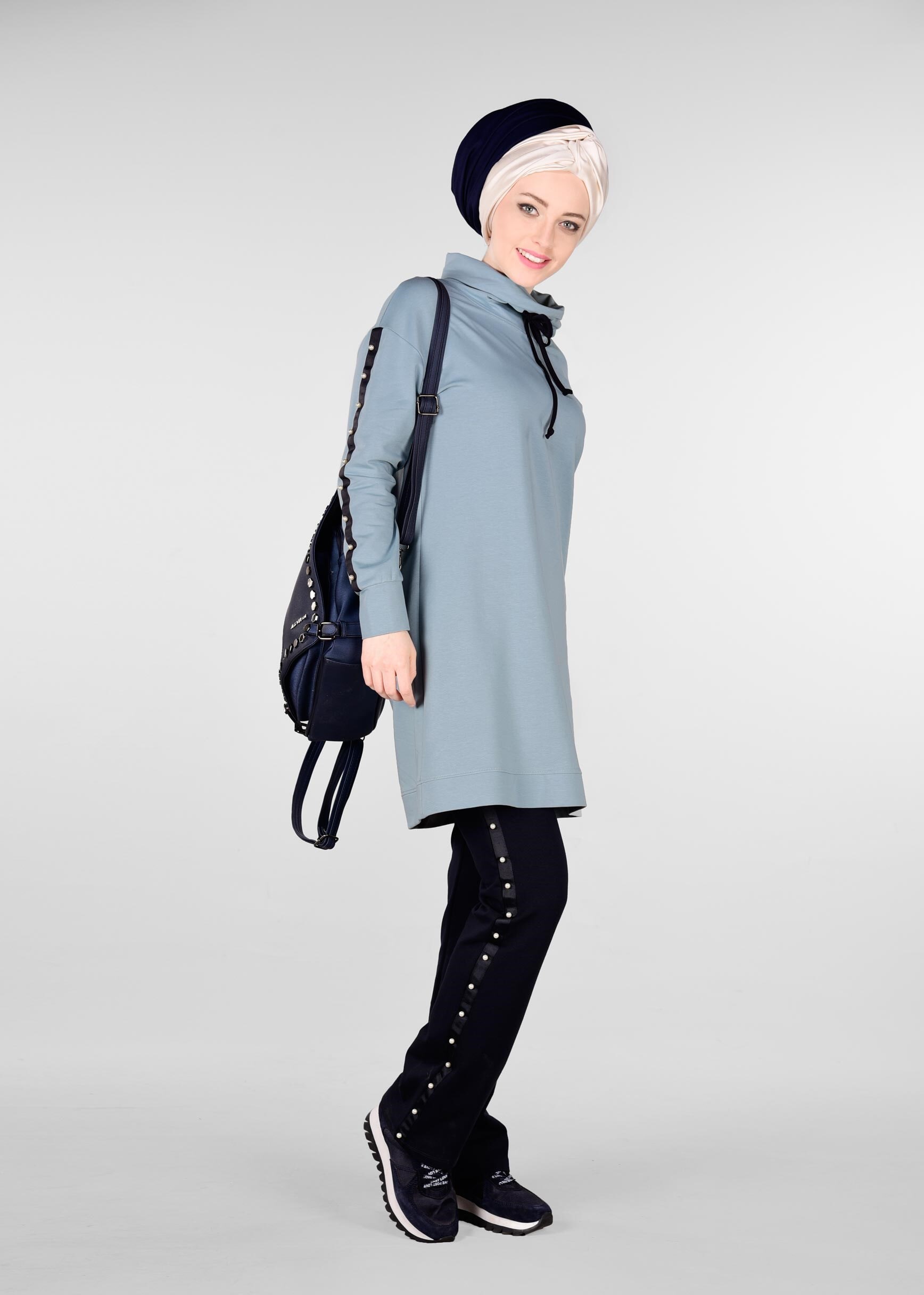 Tesettür giyim MAVİ KOLLARI İNCİ İŞLEMELİ ŞERİTLİ 2&prime;Lİ EŞOFMAN TAKIM 4013