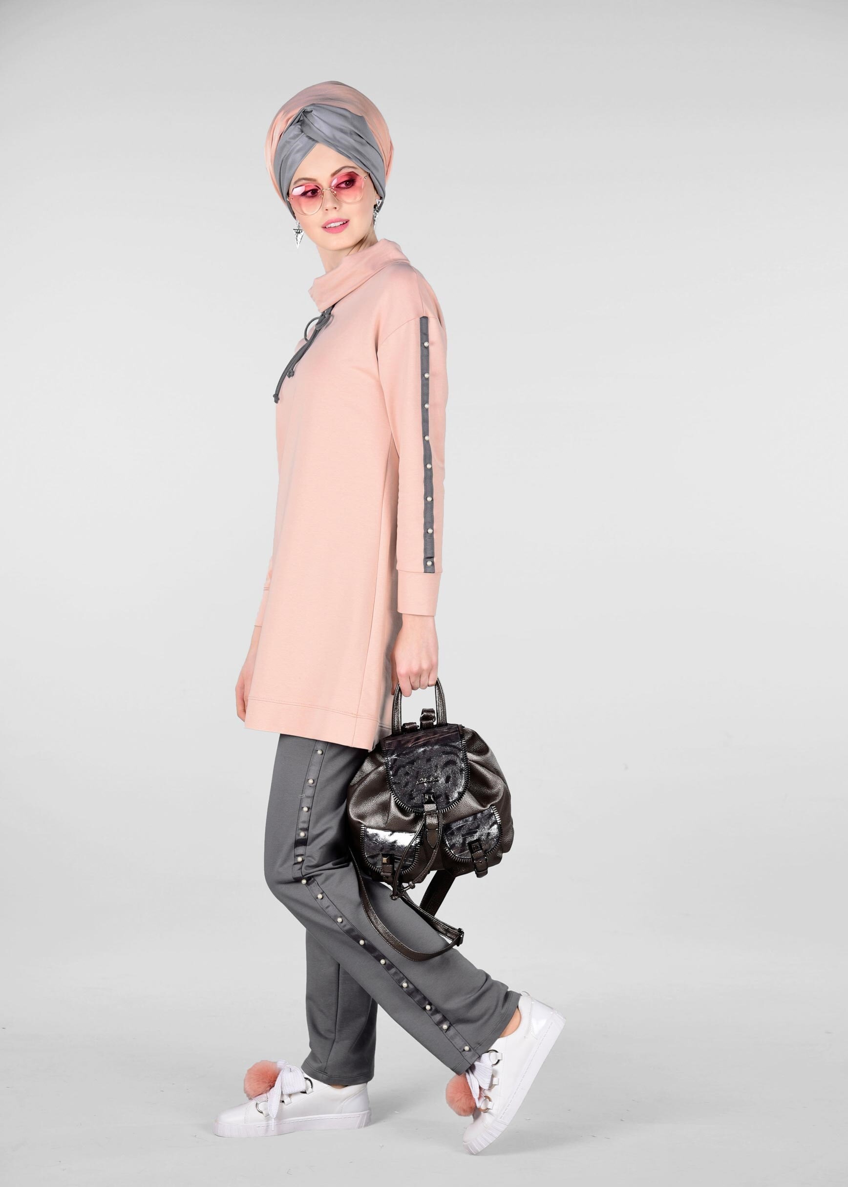 Tesettür giyim PUDRA KOLLARI İNCİ İŞLEMELİ ŞERİTLİ 2&prime;Lİ EŞOFMAN TAKIM 4013