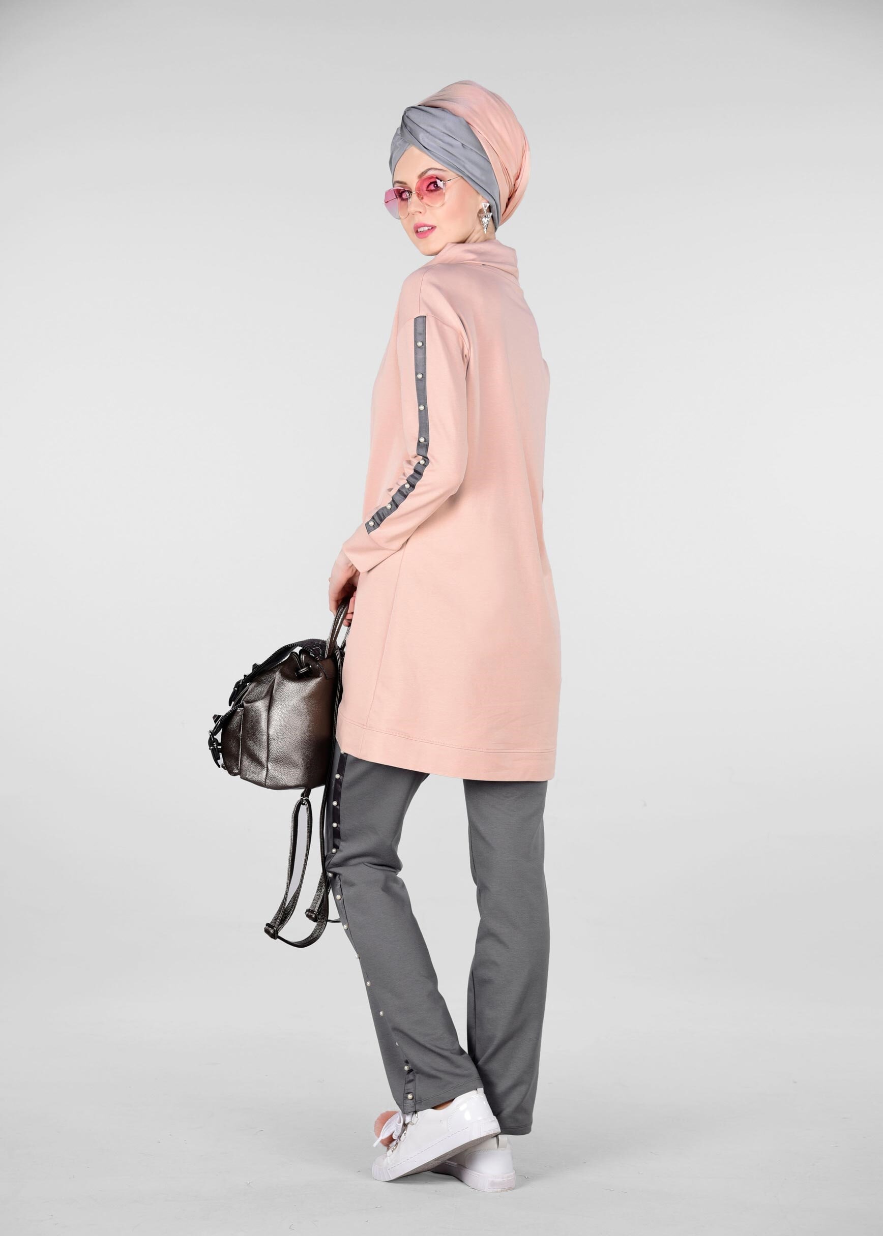 Tesettür giyim PUDRA KOLLARI İNCİ İŞLEMELİ ŞERİTLİ 2&prime;Lİ EŞOFMAN TAKIM 4013