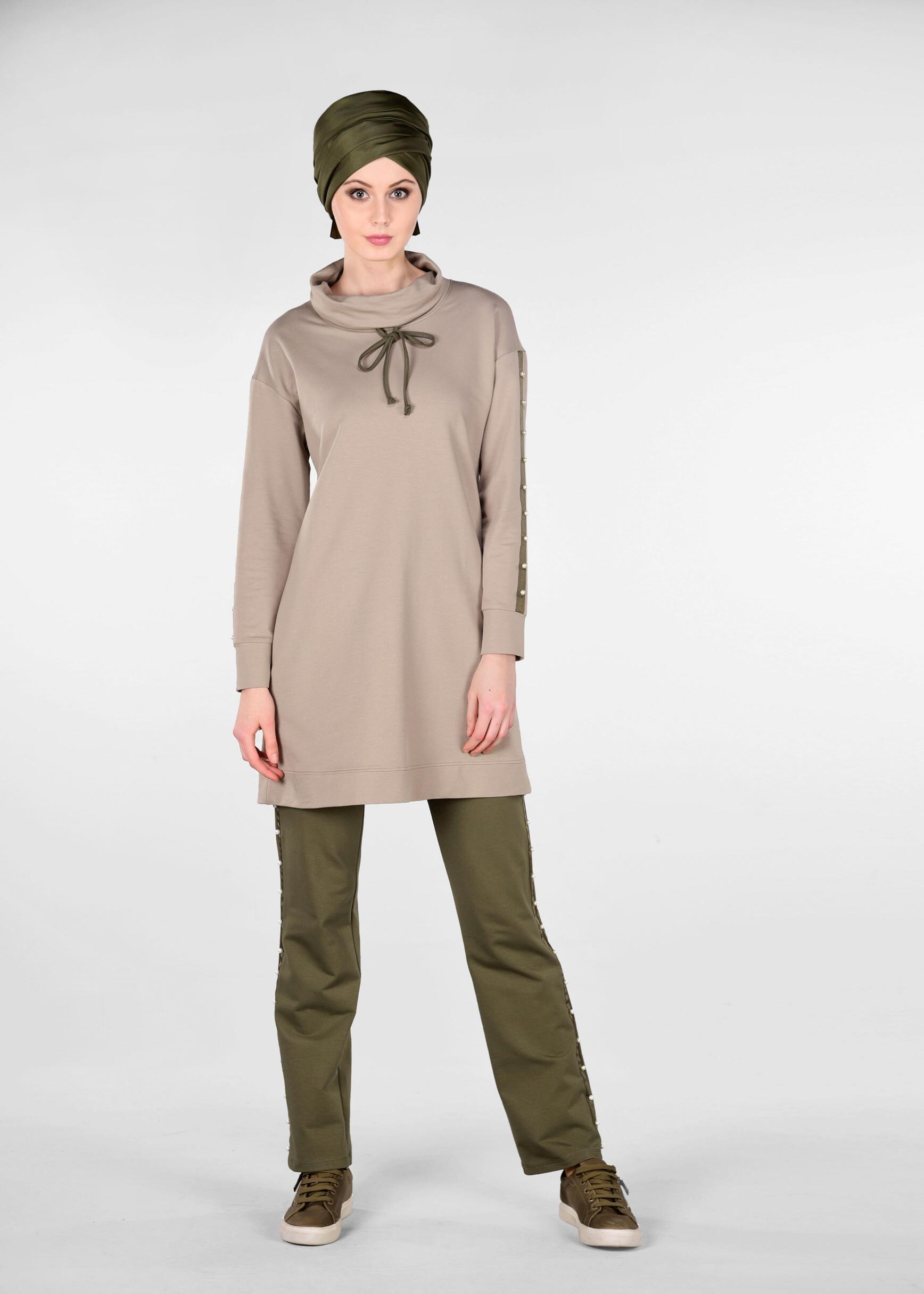 Tesettür giyim KAHVE KOLLARI İNCİ İŞLEMELİ ŞERİTLİ 2&prime;Lİ EŞOFMAN TAKIM 4013