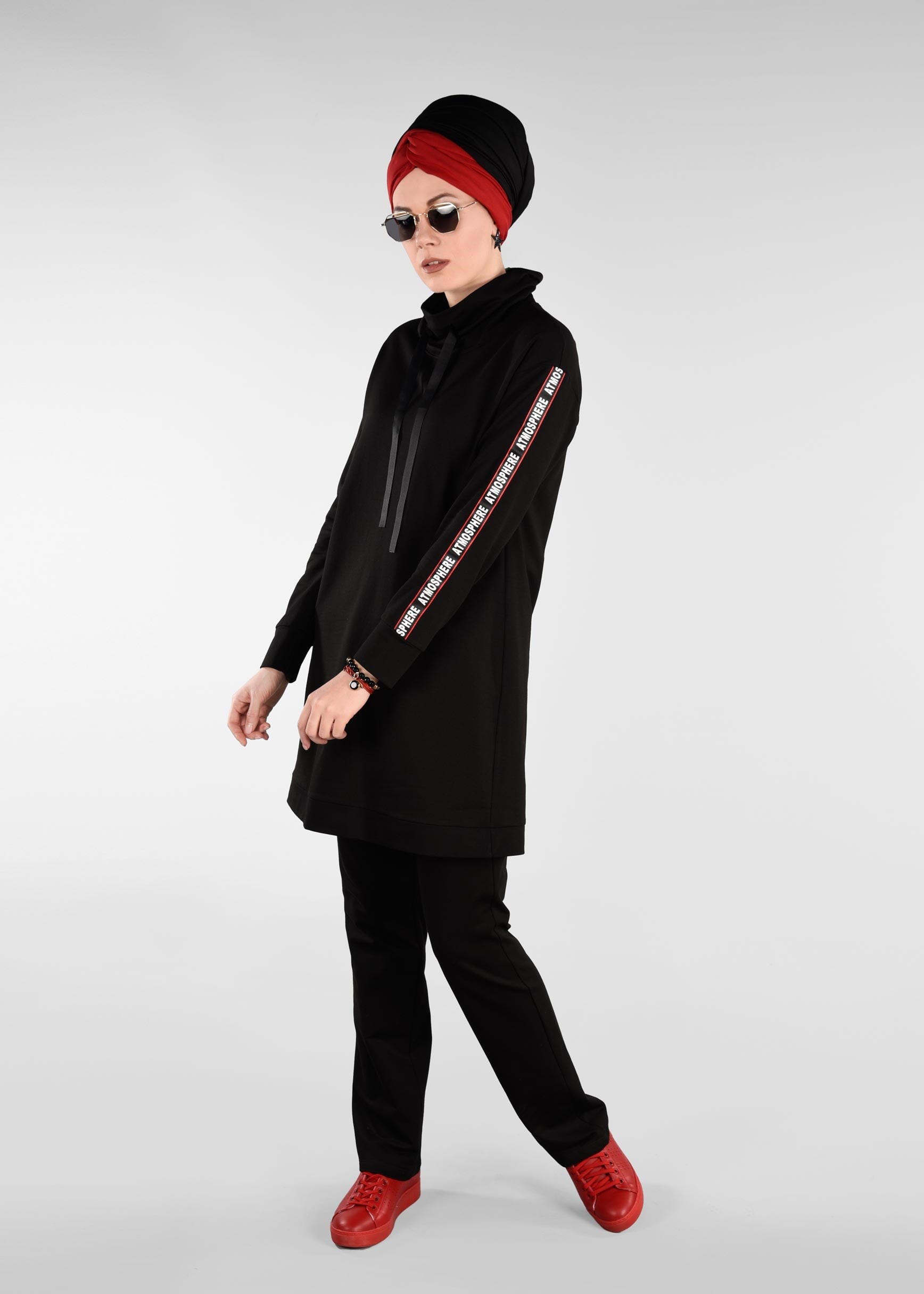 Tesettür giyim SİYAH KOLLARI ŞERİT DETAYLI 2&prime;Lİ EŞOFMAN TAKIM 4040