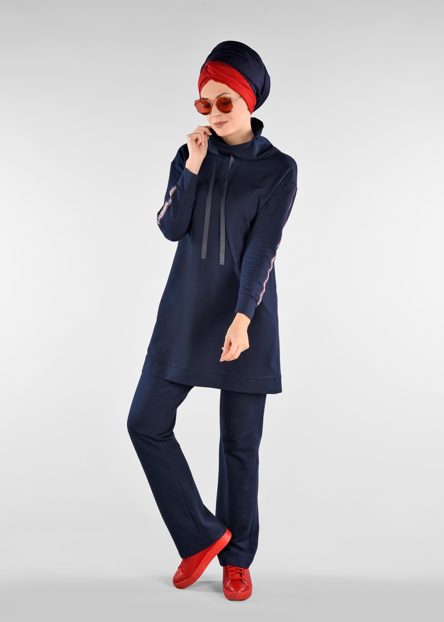 Tesettür giyim LACİVERT KOLLARI ŞERİT DETAYLI 2&prime;Lİ EŞOFMAN TAKIM 4040