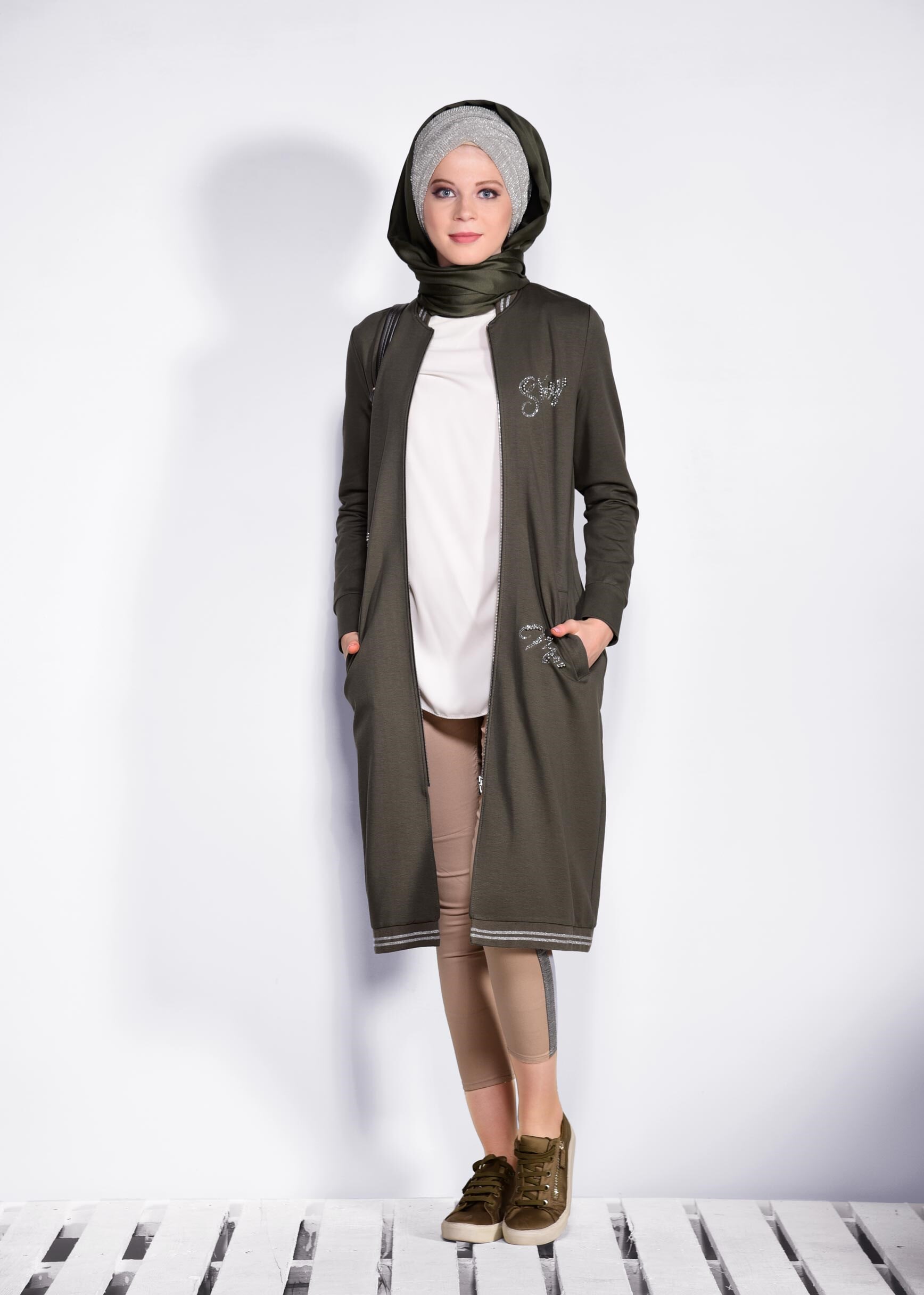 Tesettür giyim HAKİ ŞERİT DETAYLI EŞOFMAN TUNİK 4097