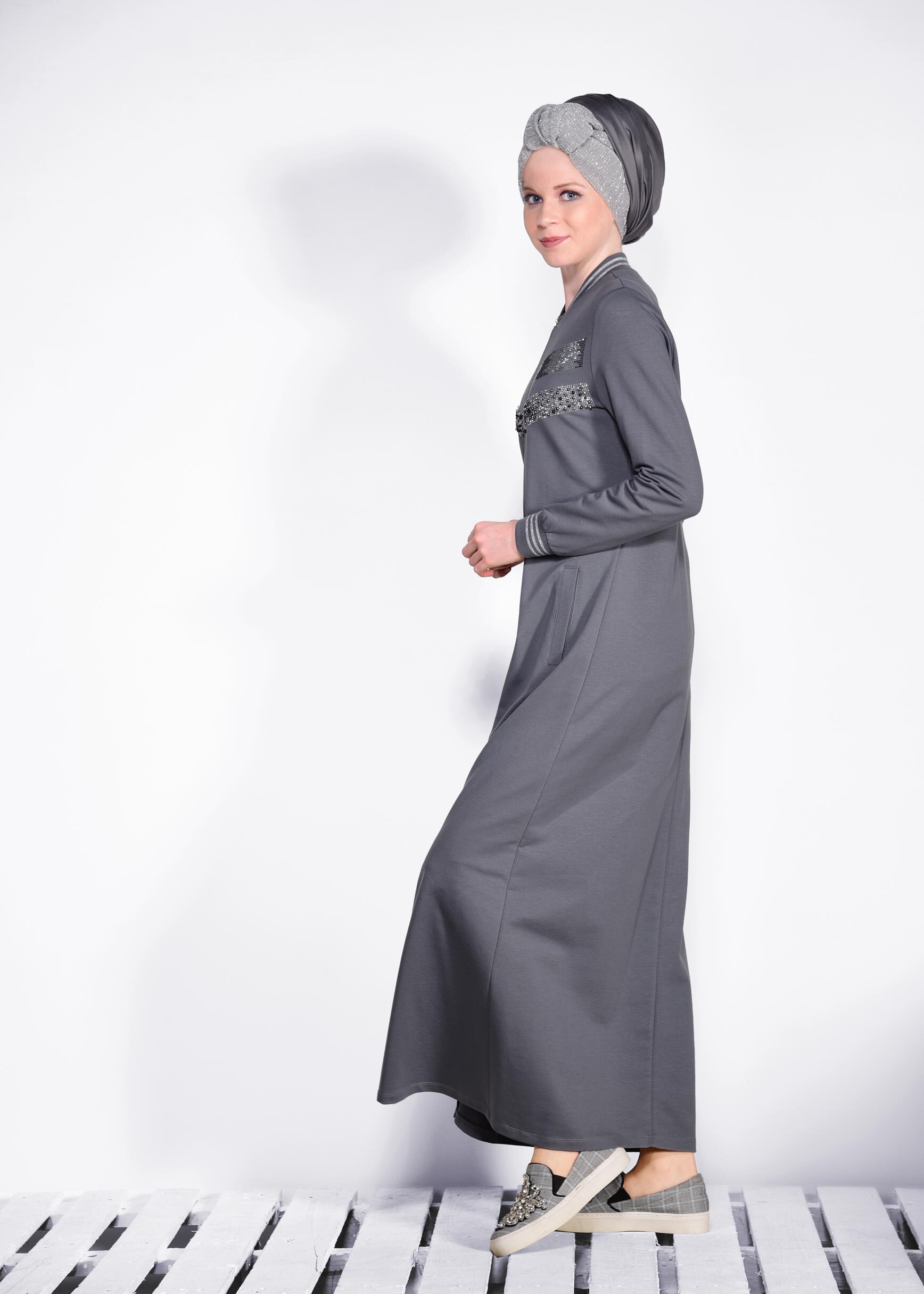 Tesettür giyim GRİ BONCUK İŞLEMELİ EŞOFMAN TUNİK 4098