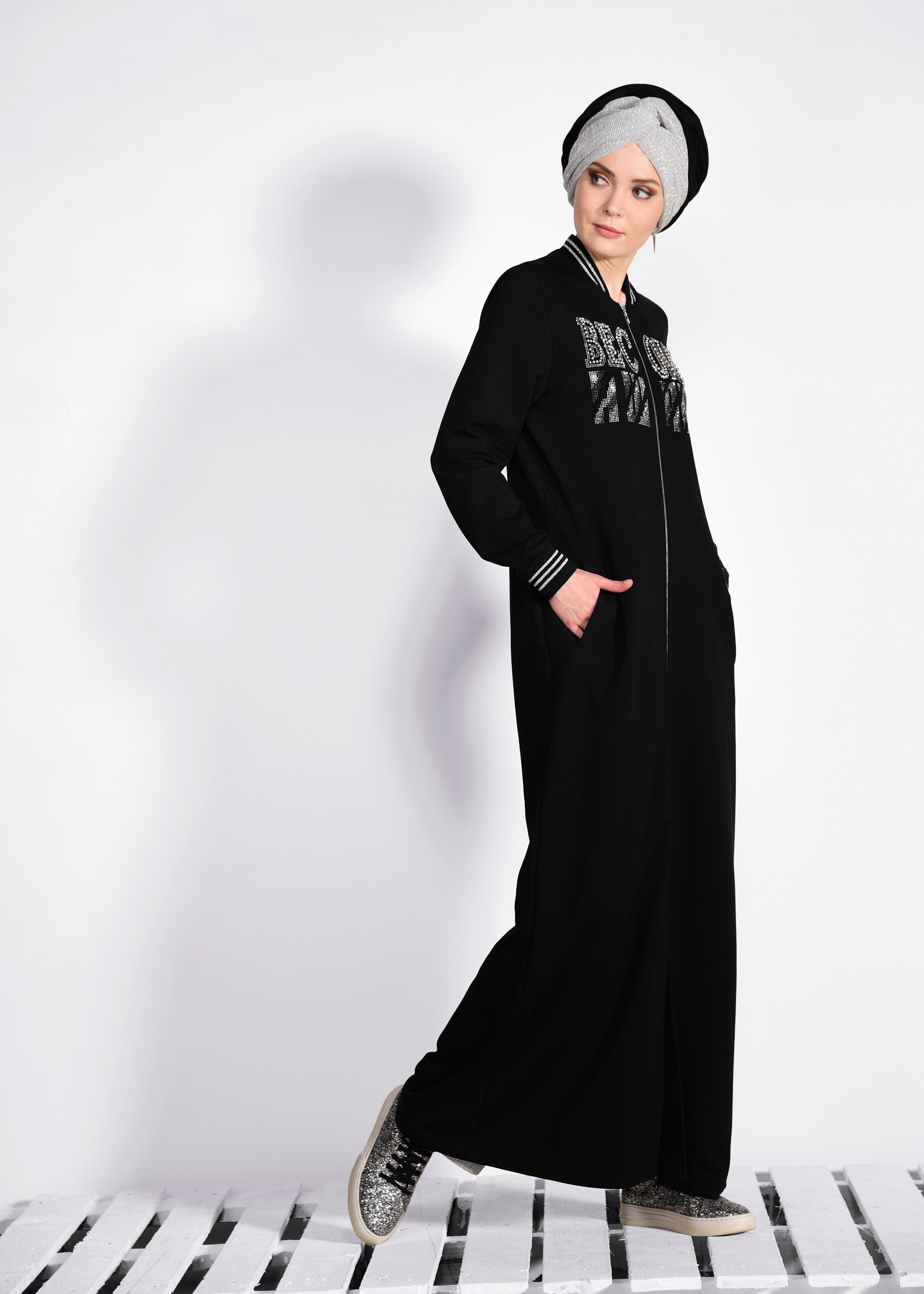 Tesettür giyim SİYAH YAZI BASKILI UZUN EŞOFMAN TUNİK 4099