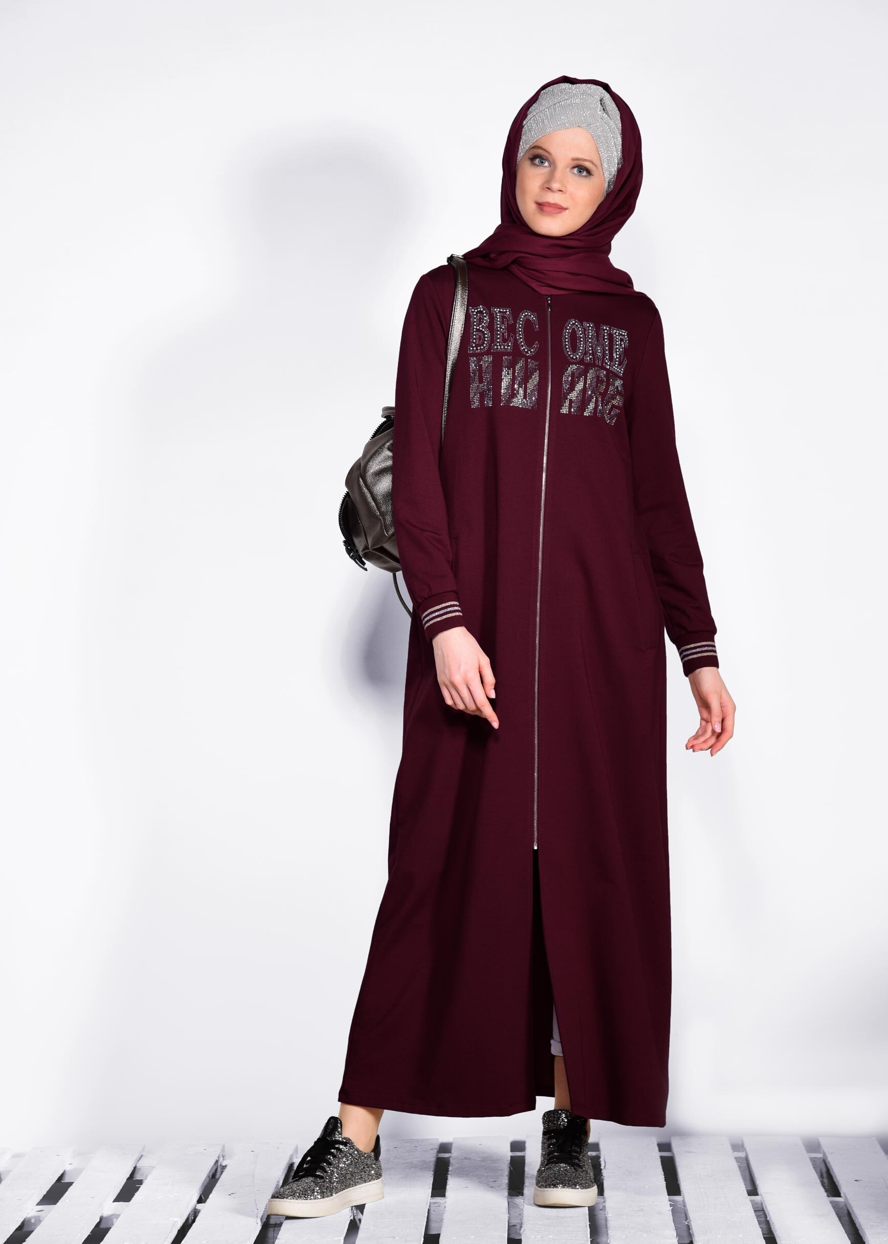 Tesettür giyim BORDO YAZI BASKILI UZUN EŞOFMAN TUNİK 4099