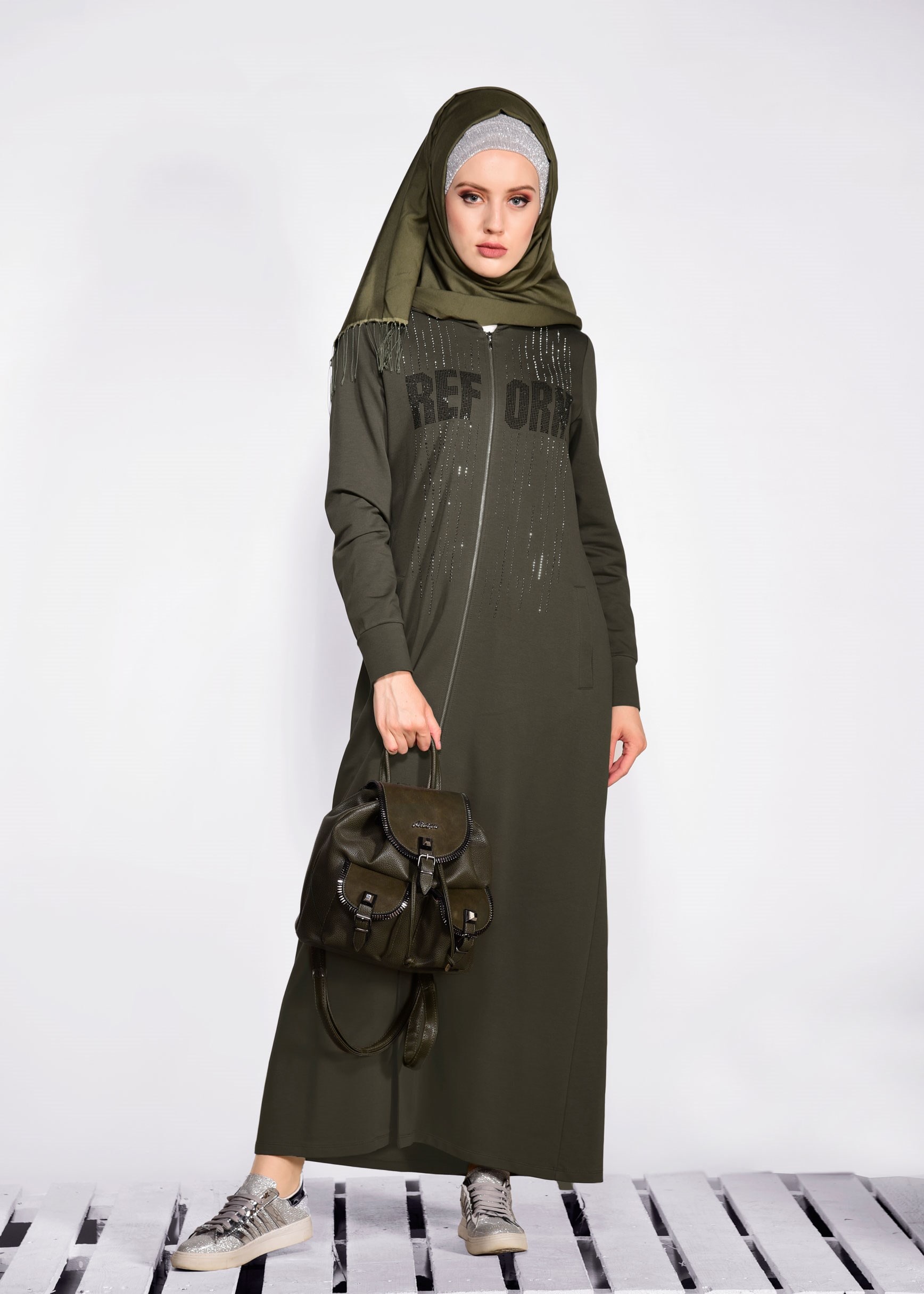 Tesettür giyim HAKİ YAZI DETAYLI KAPÜŞONLU UZUN EŞOFMAN TUNİK 4131