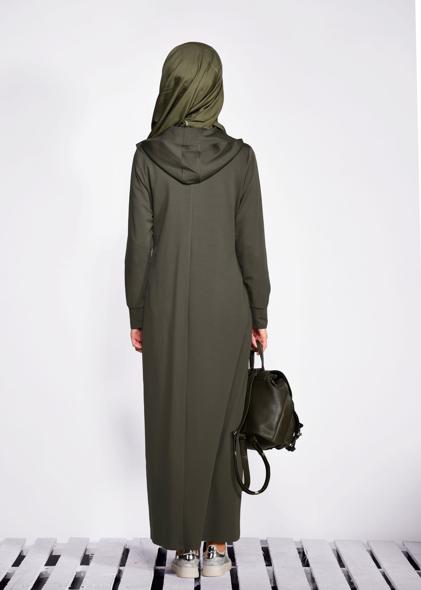 Tesettür giyim HAKİ YAZI DETAYLI KAPÜŞONLU UZUN EŞOFMAN TUNİK 4131